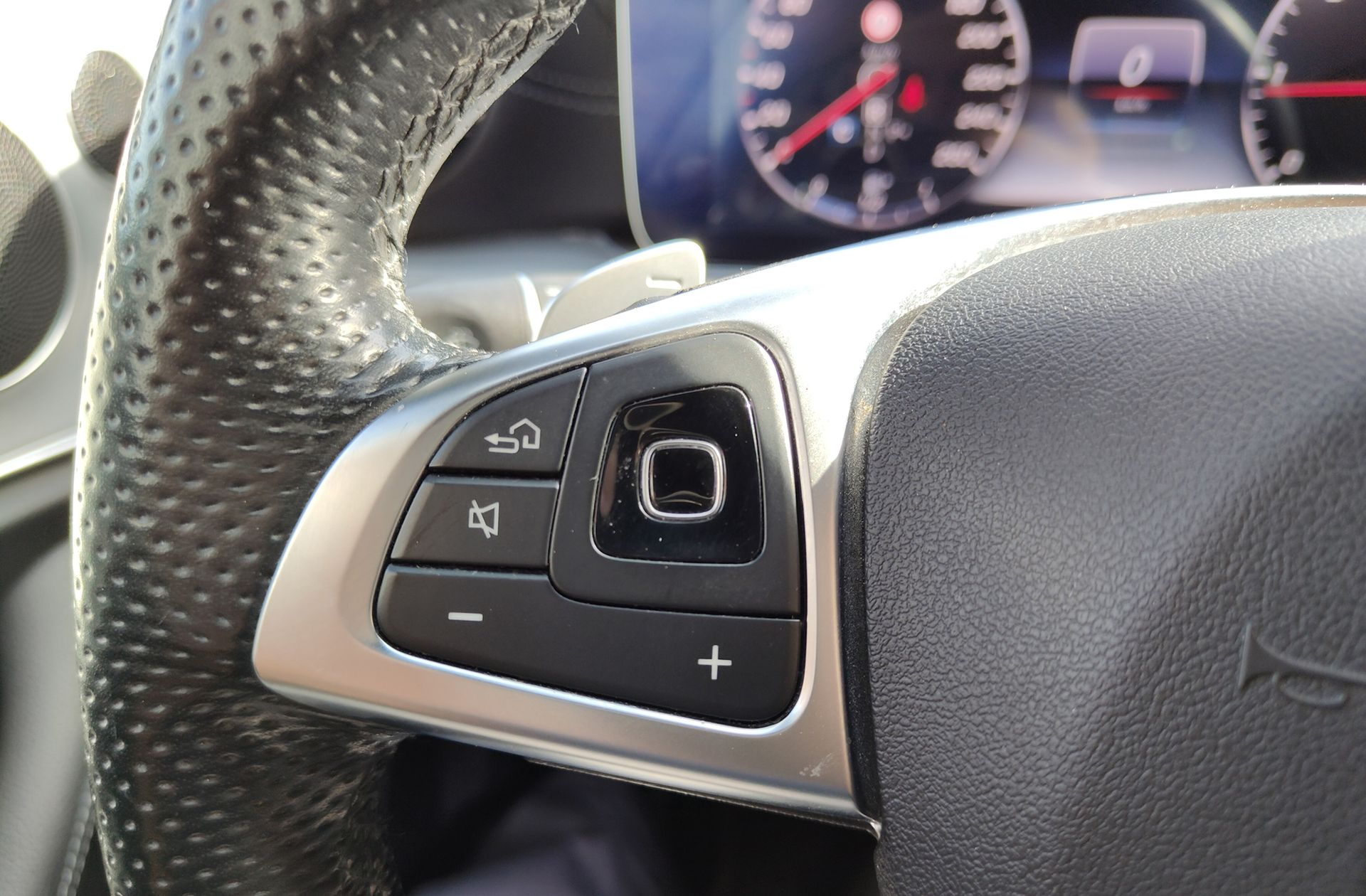 Mercedes-Benz Clase E 220 d Cabrio Pack AMG - foto 28