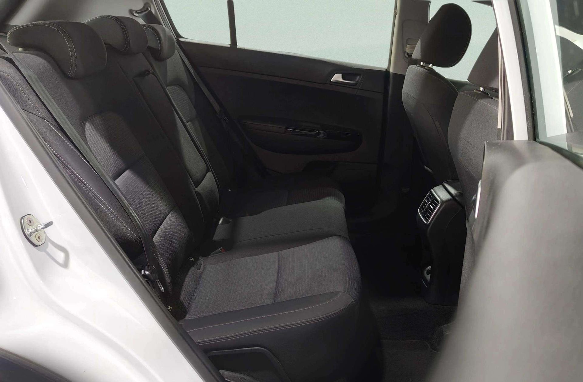 Kia Sportage 1.6 MHEV Drive 4x2 - foto 19