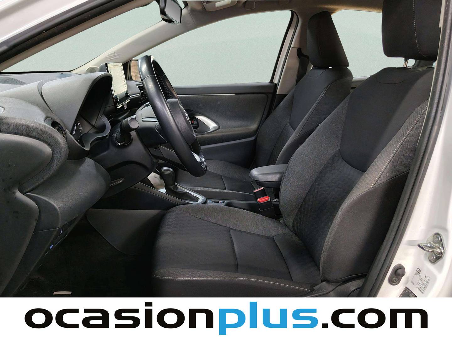 Foto asientos delanteros Toyota Yaris Toyota Yaris 120H Active Tech (116 CV)