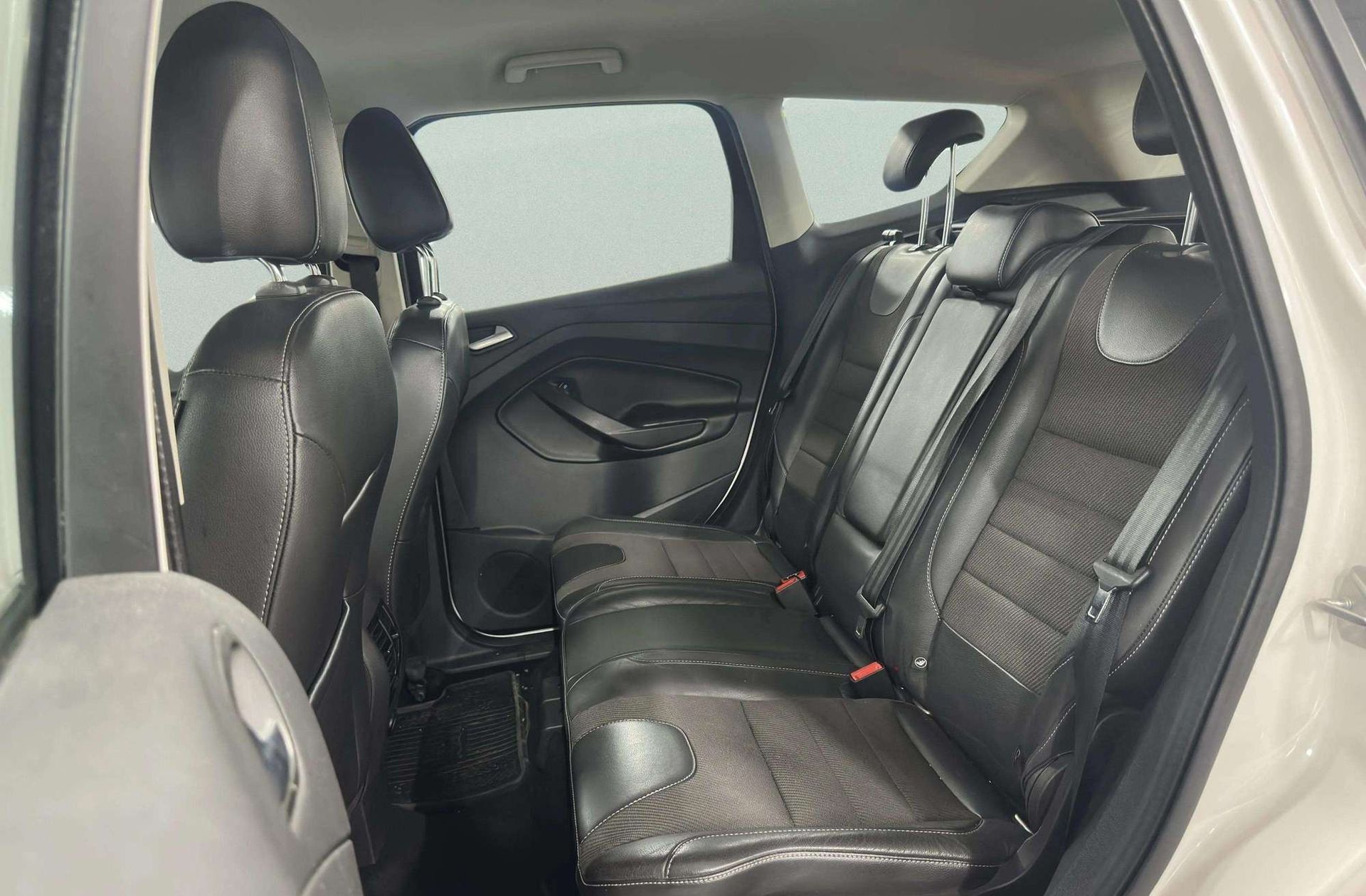 Ford Kuga 1.5 EcoBoost Titanium 4x4 - foto 11