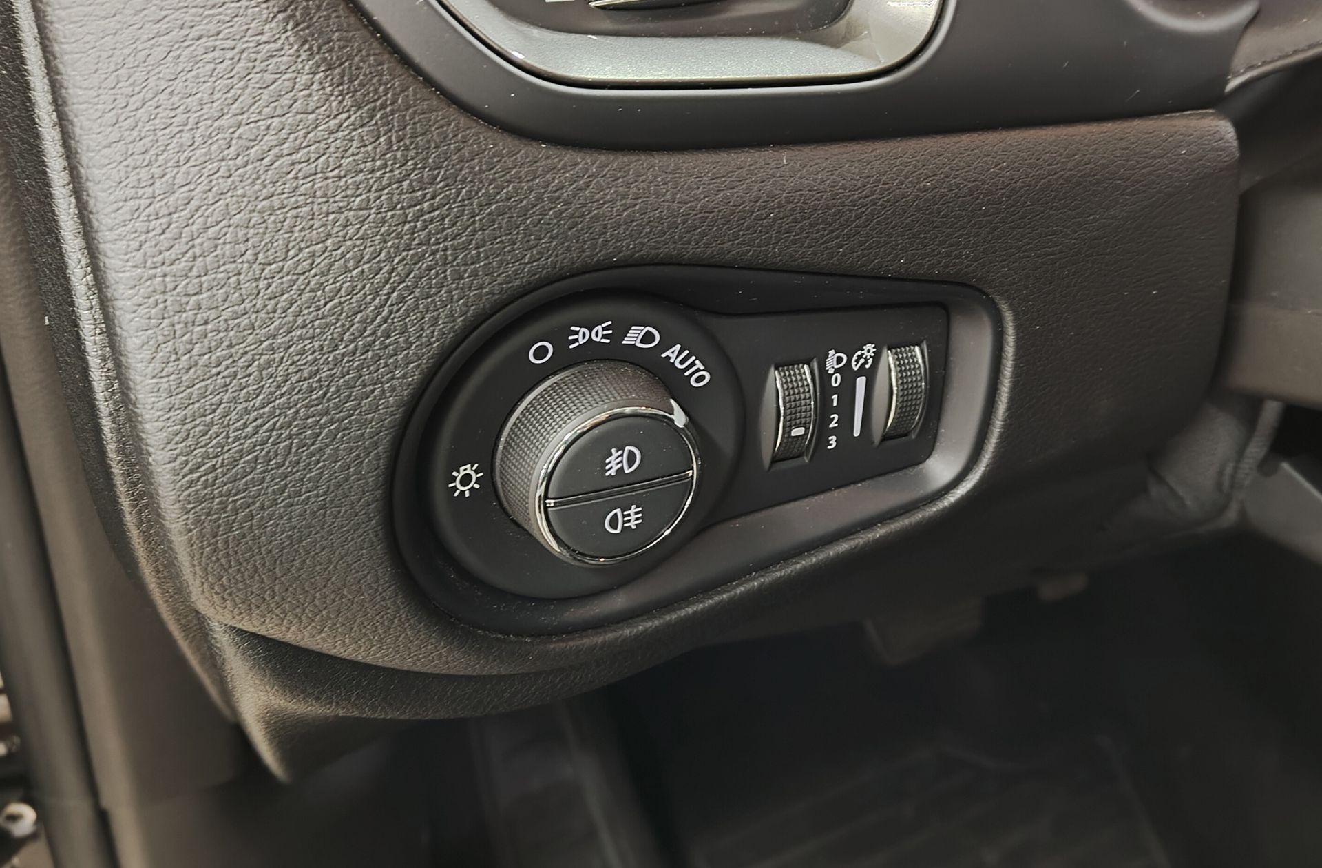 Jeep Renegade eHybrid 1.5 Limited ATX - foto 24