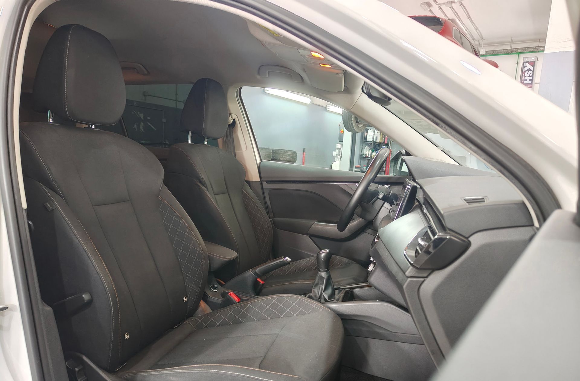 Škoda Kamiq 1.0 TSI Active - foto 18