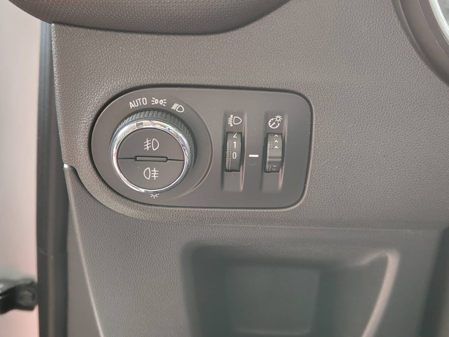 Foto Opel Crossland X Opel Crossland X 1.2 S&S Innovation (110 CV)