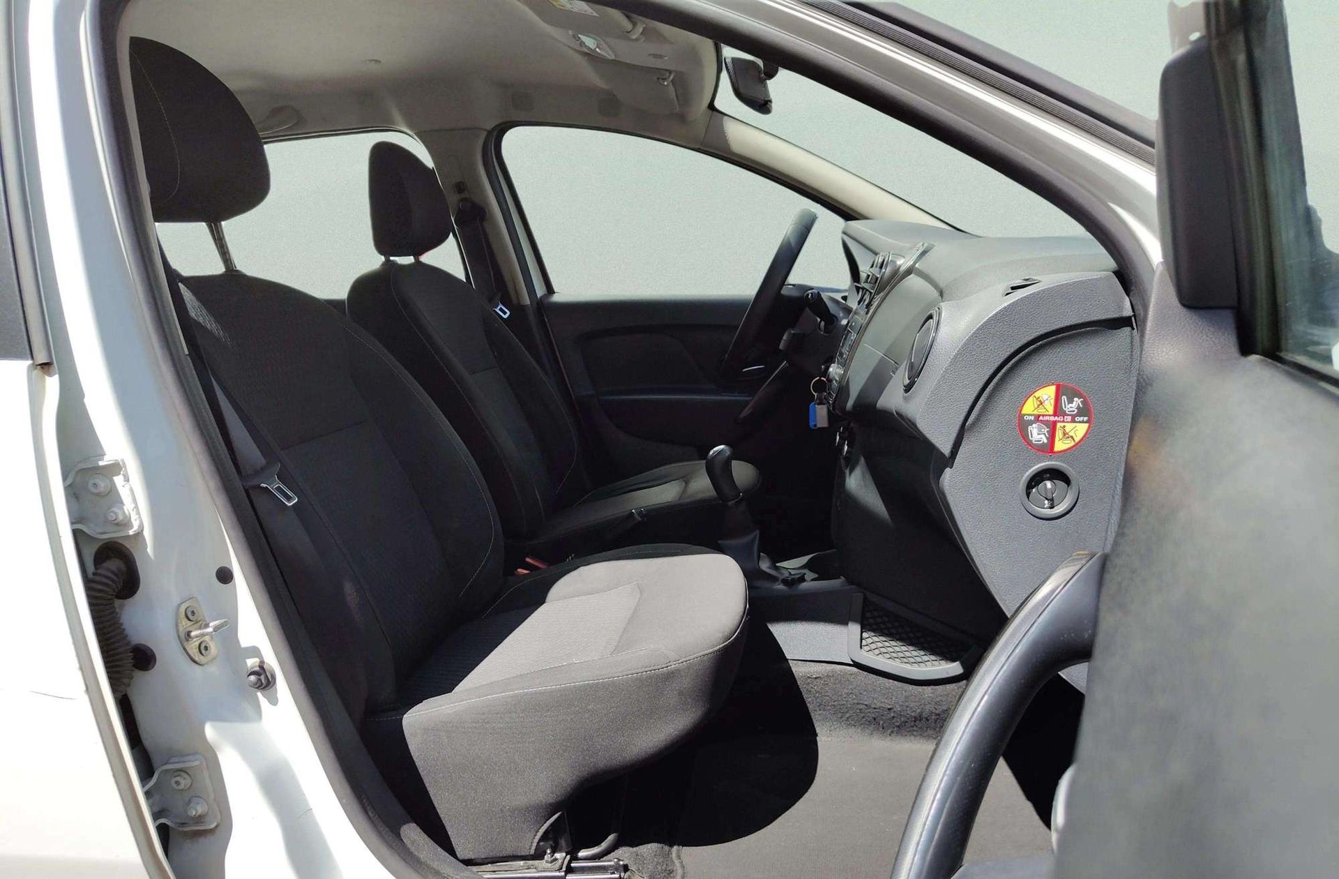 Dacia Sandero Laureate dCi - foto 14