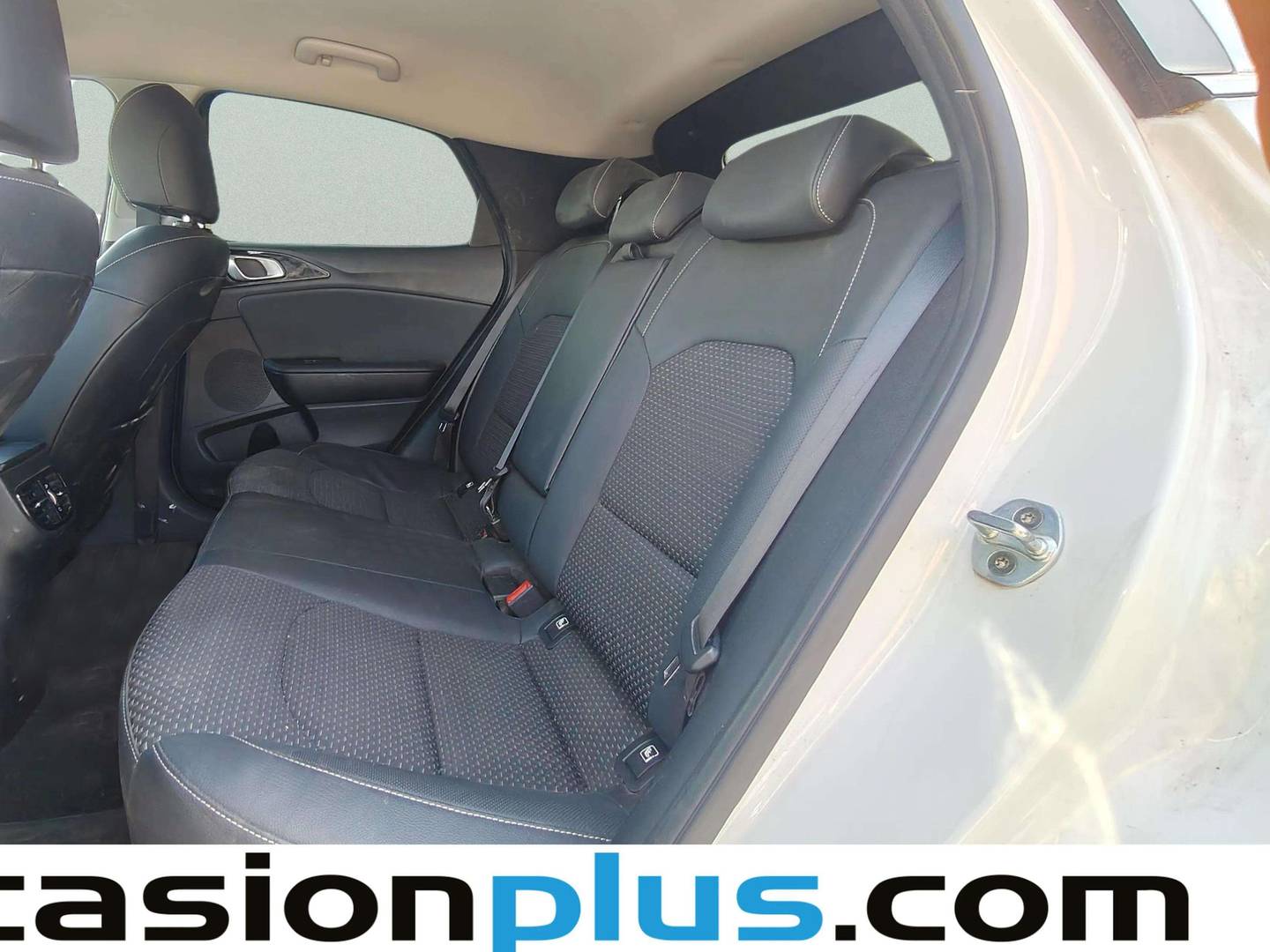 Foto asientos traseros KIA XCeed KIA XCeed 1.4 T-GDi Tech (140 CV)