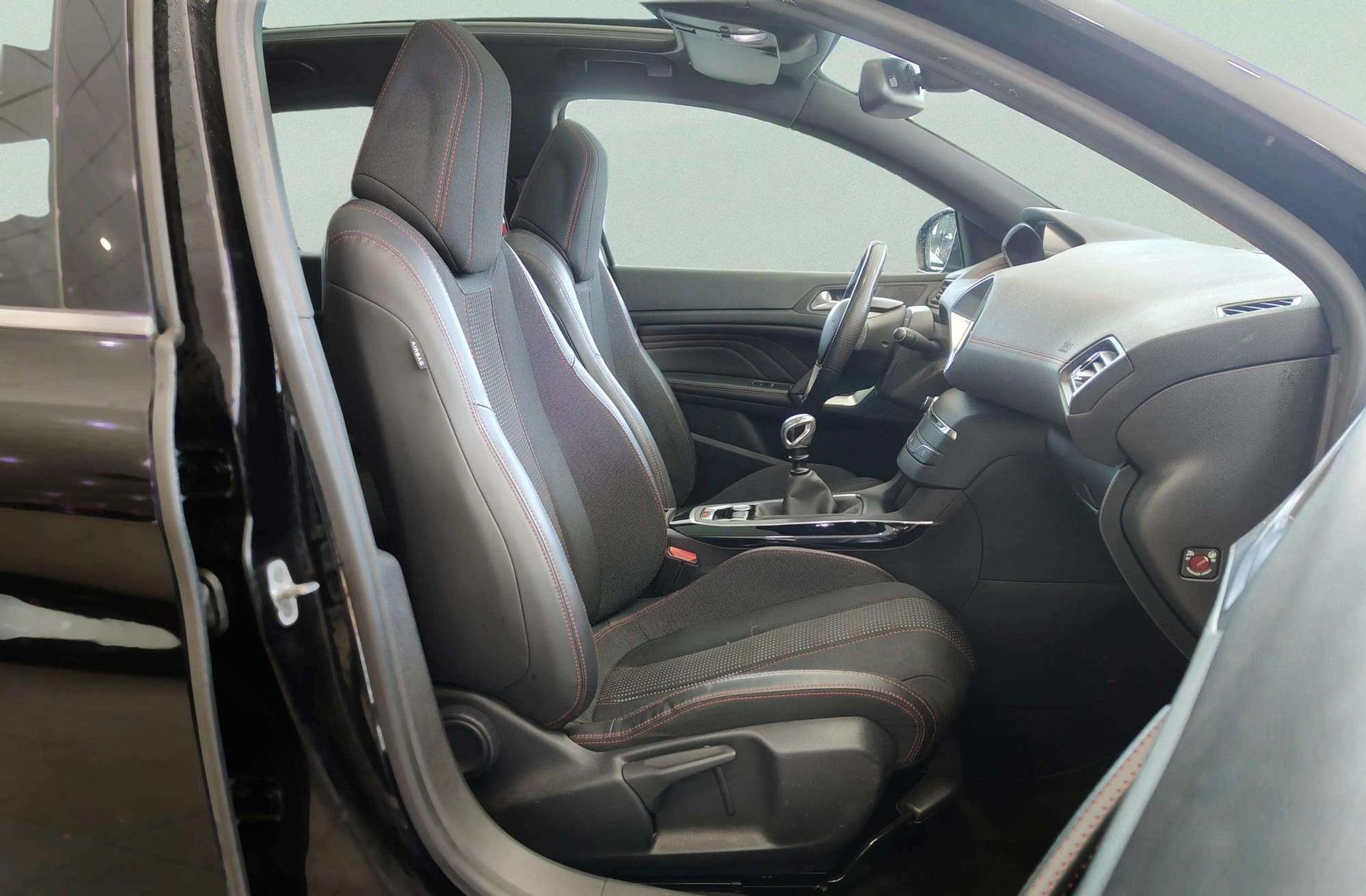 Peugeot 308 SW 2.0 BlueHDi GT Line - foto 24