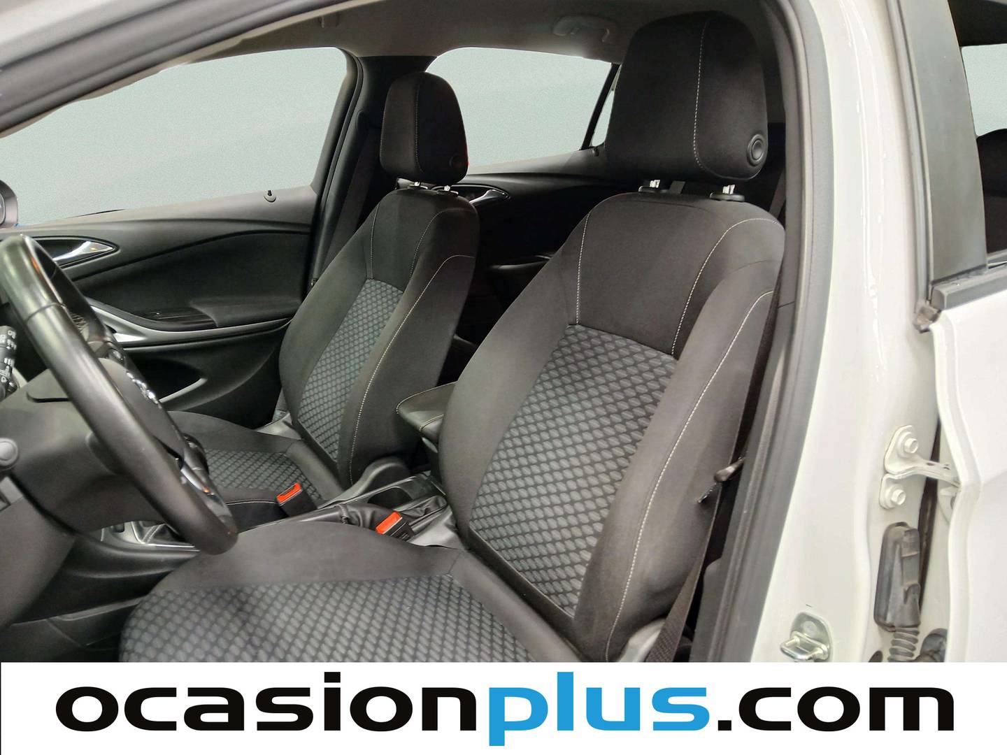 Foto asientos delanteros Opel Astra Opel Astra 1.6 CDTi Business + (110 CV)