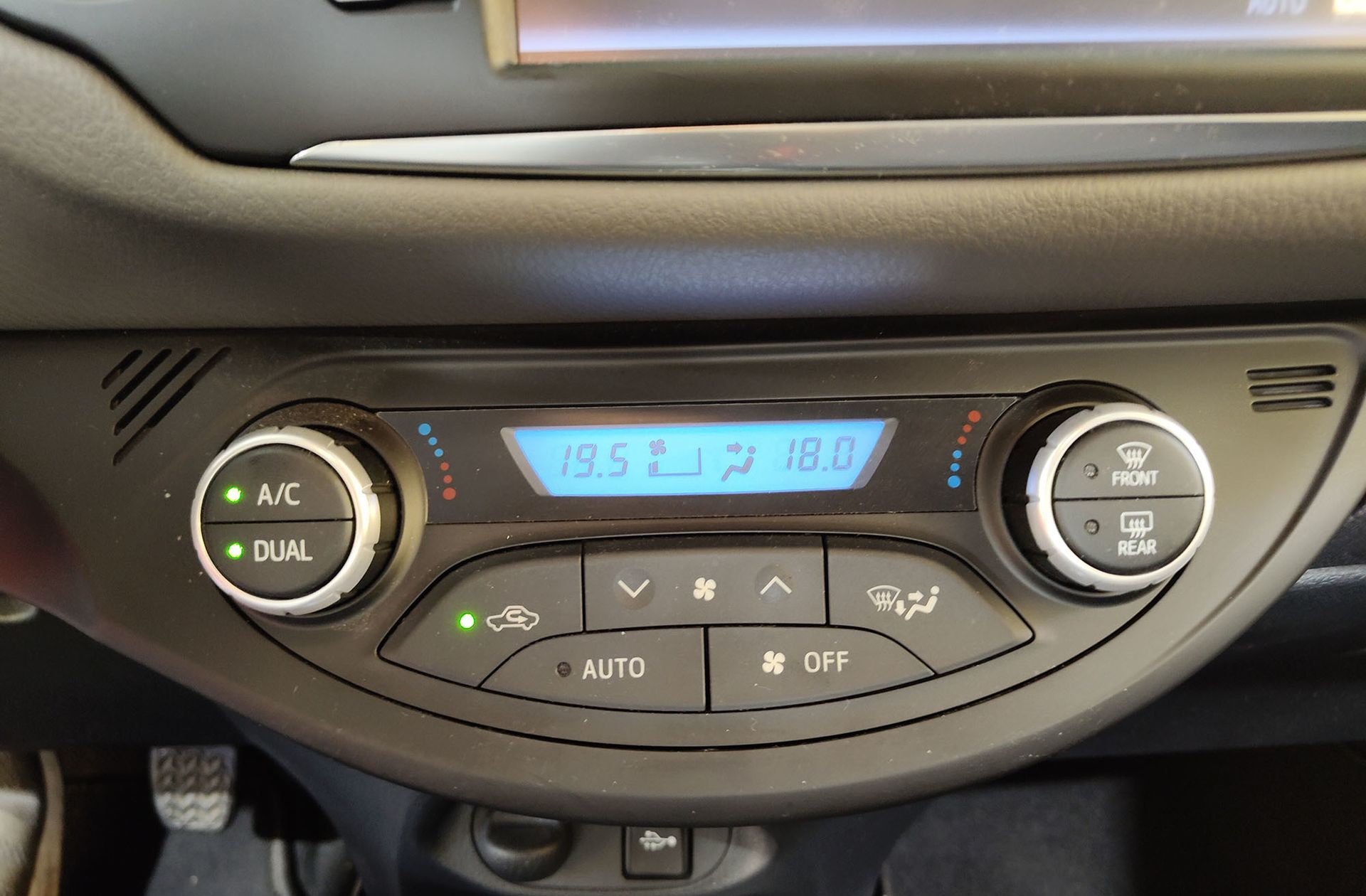 Toyota Yaris 1.5 Active - foto 27