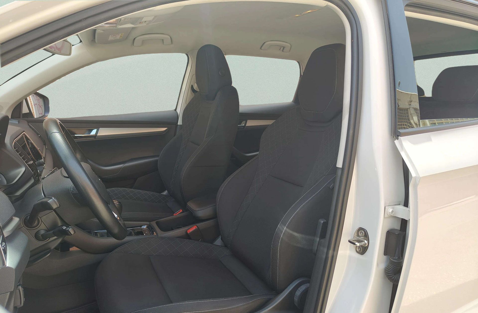 Škoda Karoq 1.6 TDI Ambition - foto 10