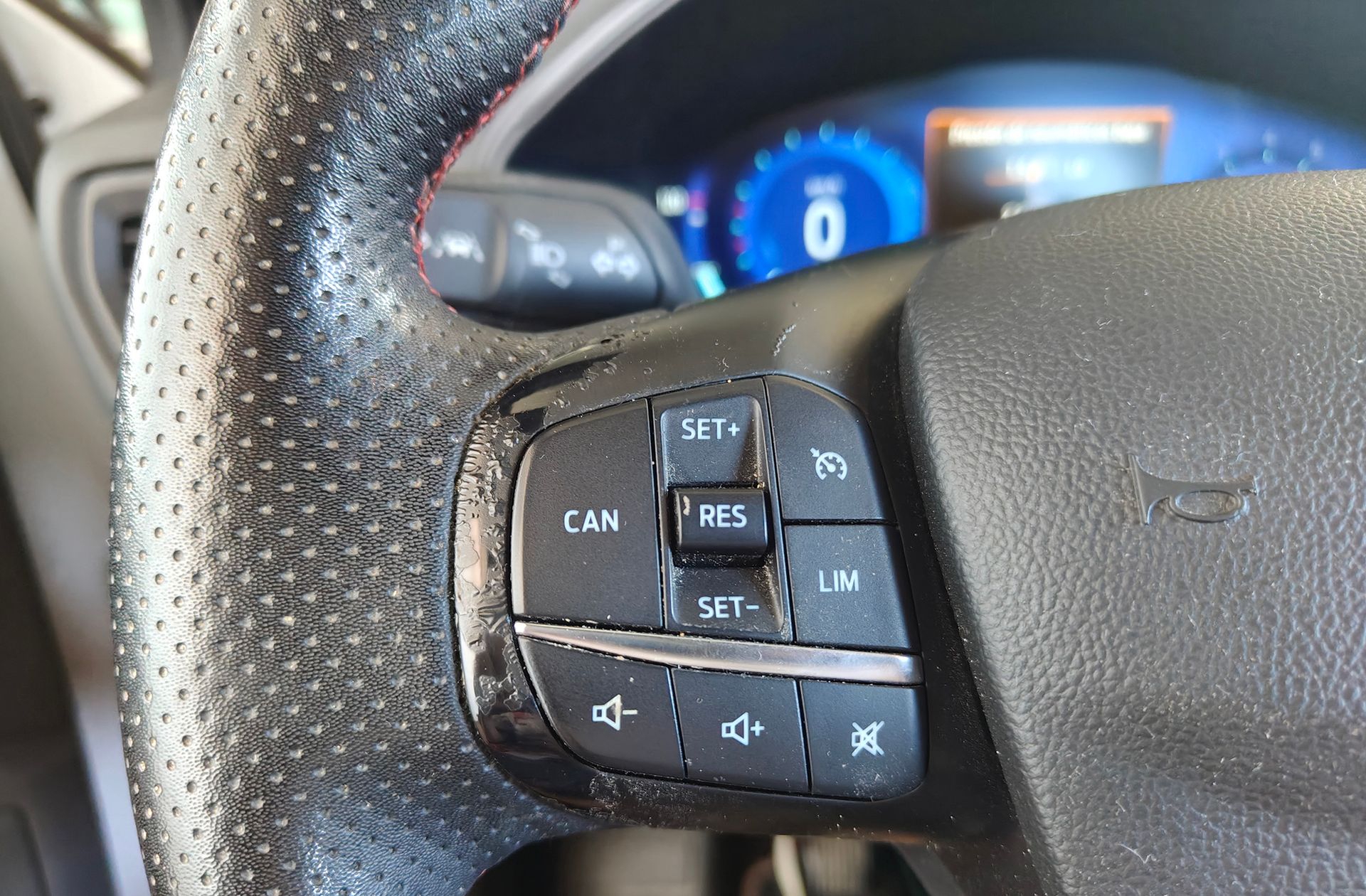 Ford Focus 1.0 EcoBoost MHEV ST-Line - foto 28