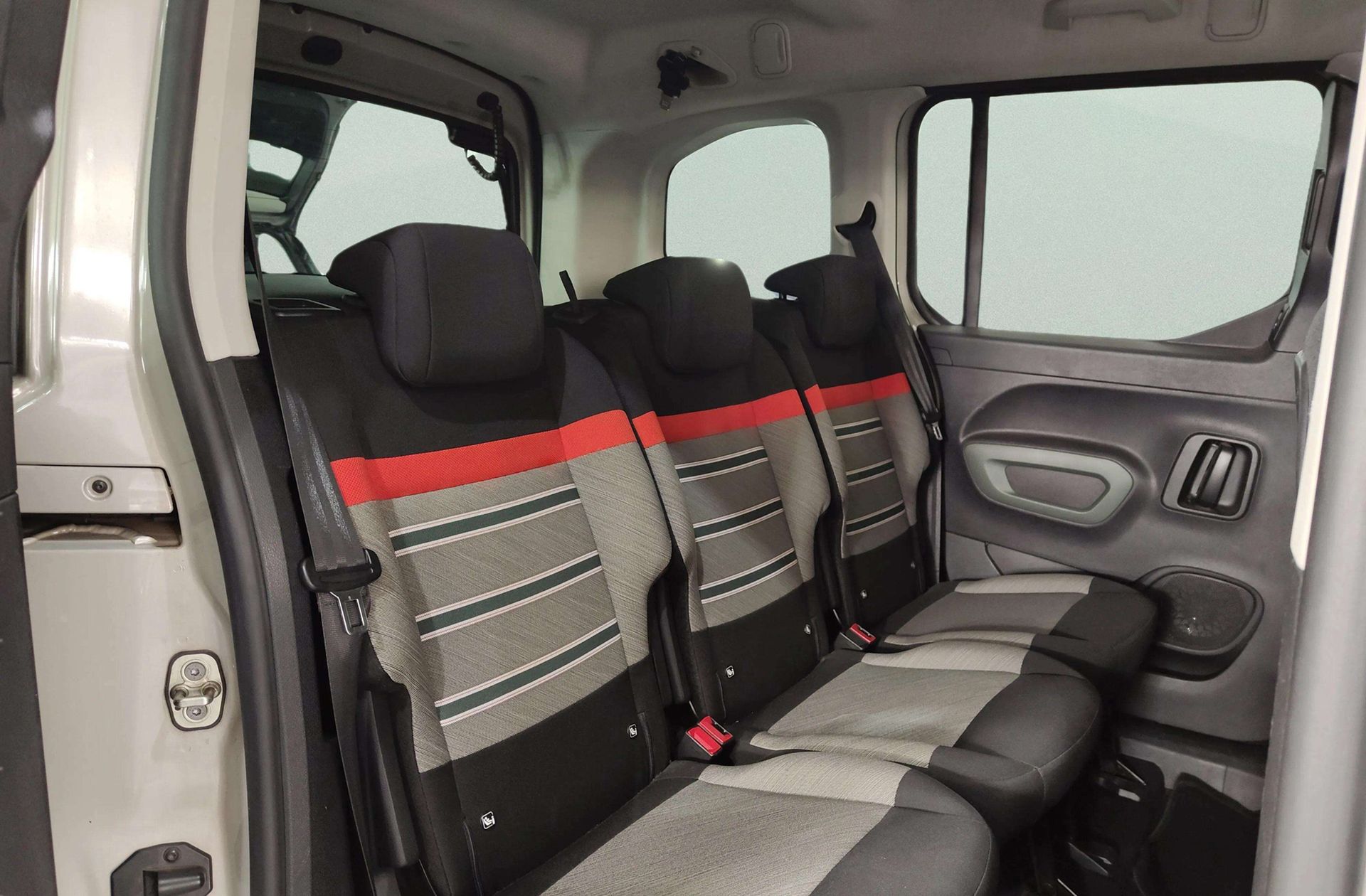 Citroën Berlingo BlueHDi 130 Talla M Shine - foto 17