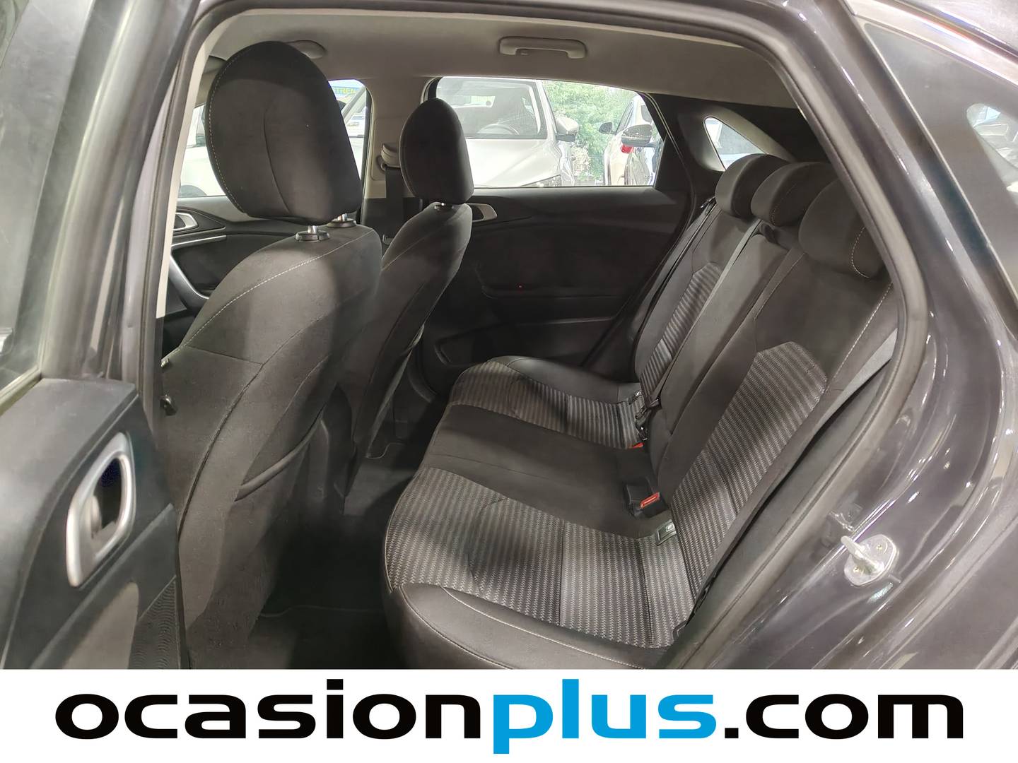 Foto asientos traseros KIA Ceed KIA Ceed 1.6 MHEV iMT Drive (136 CV)
