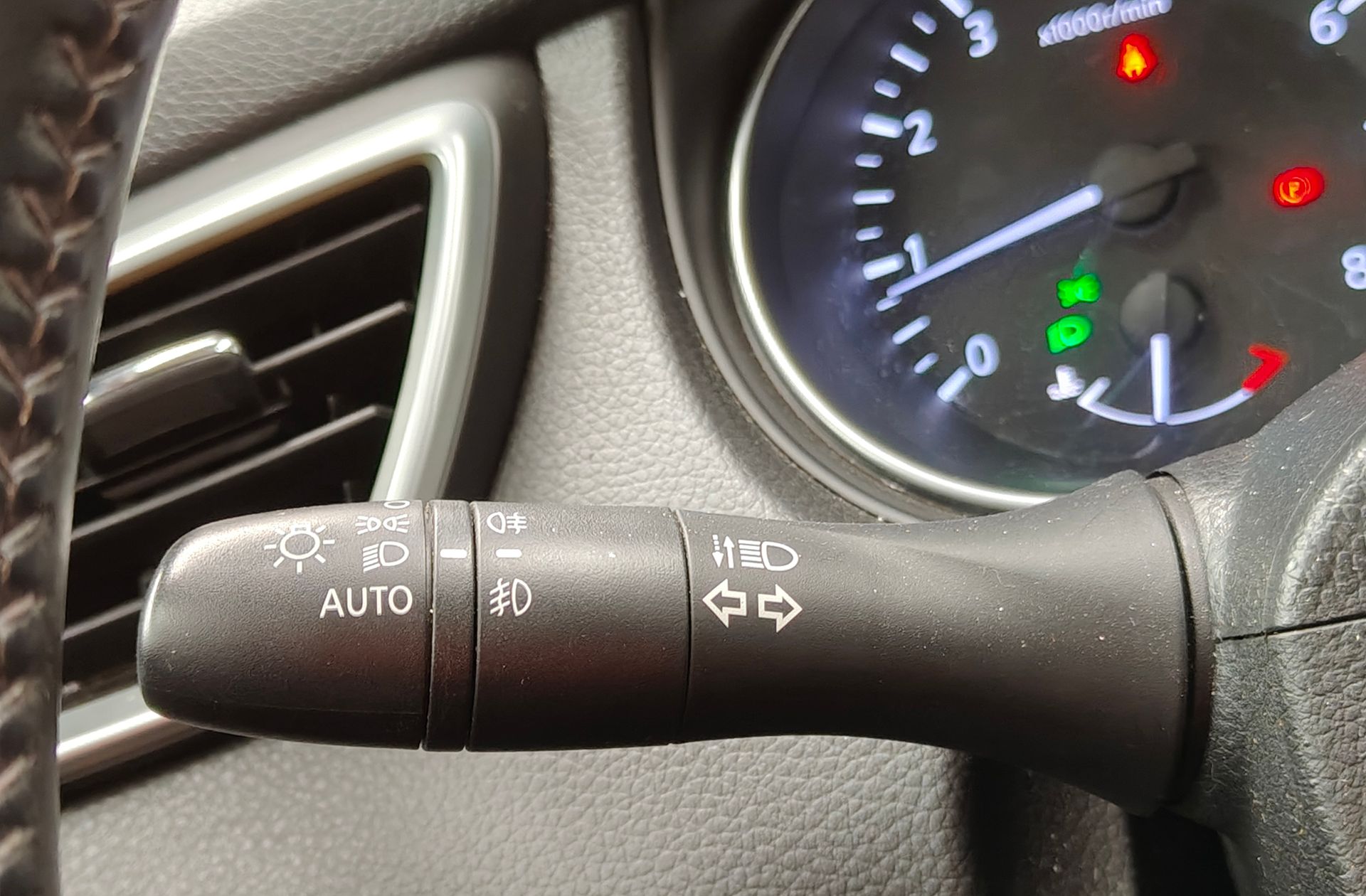 Nissan Qashqai DIG-T 115 N-Connecta 4x2 - foto 23