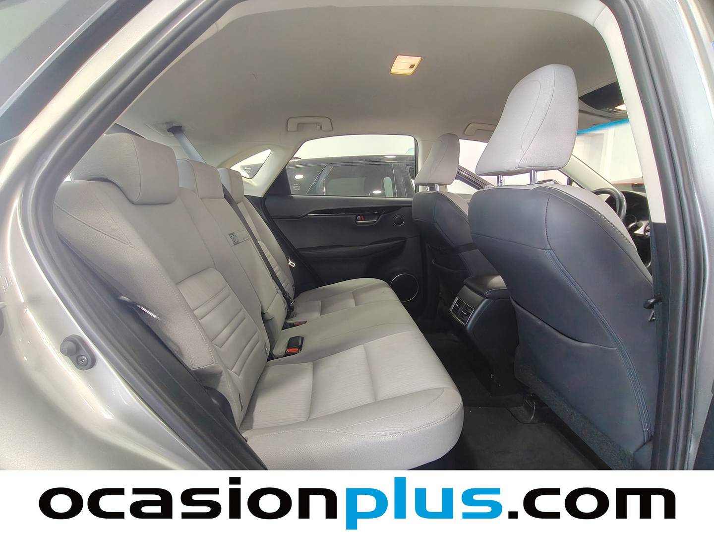 Foto asientos traseros Lexus NX Lexus NX 300h Corporate 2WD + Navibox (197 CV)