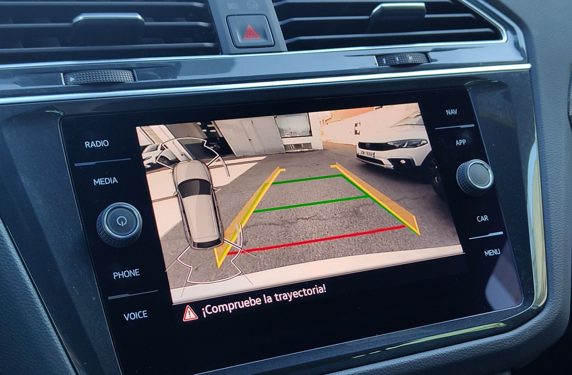 Volkswagen Tiguan R-Line 2.0 TDI DSG - foto 12
