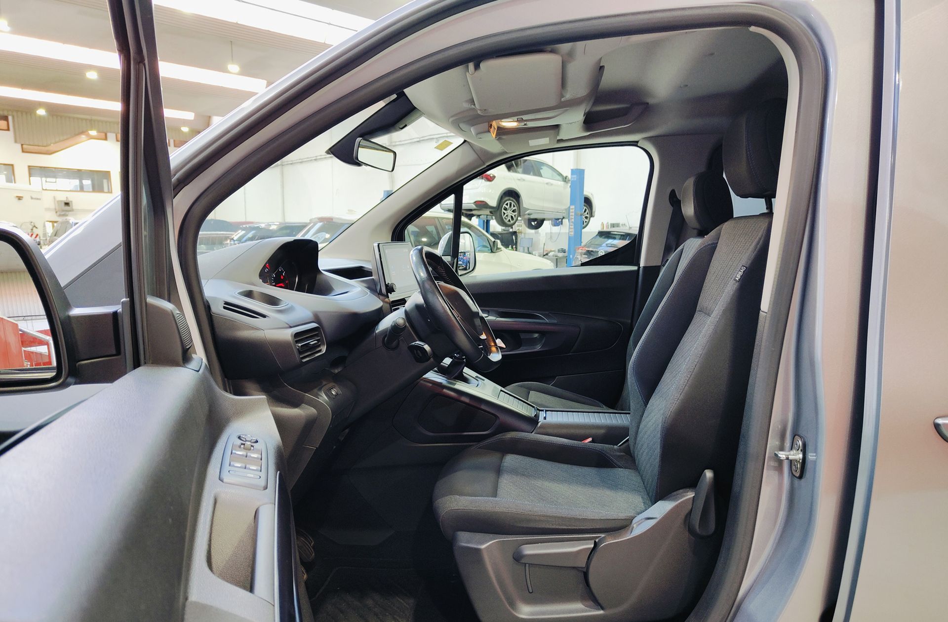 Peugeot Rifter BlueHDi 130 Allure Standard 7 plazas - foto 10
