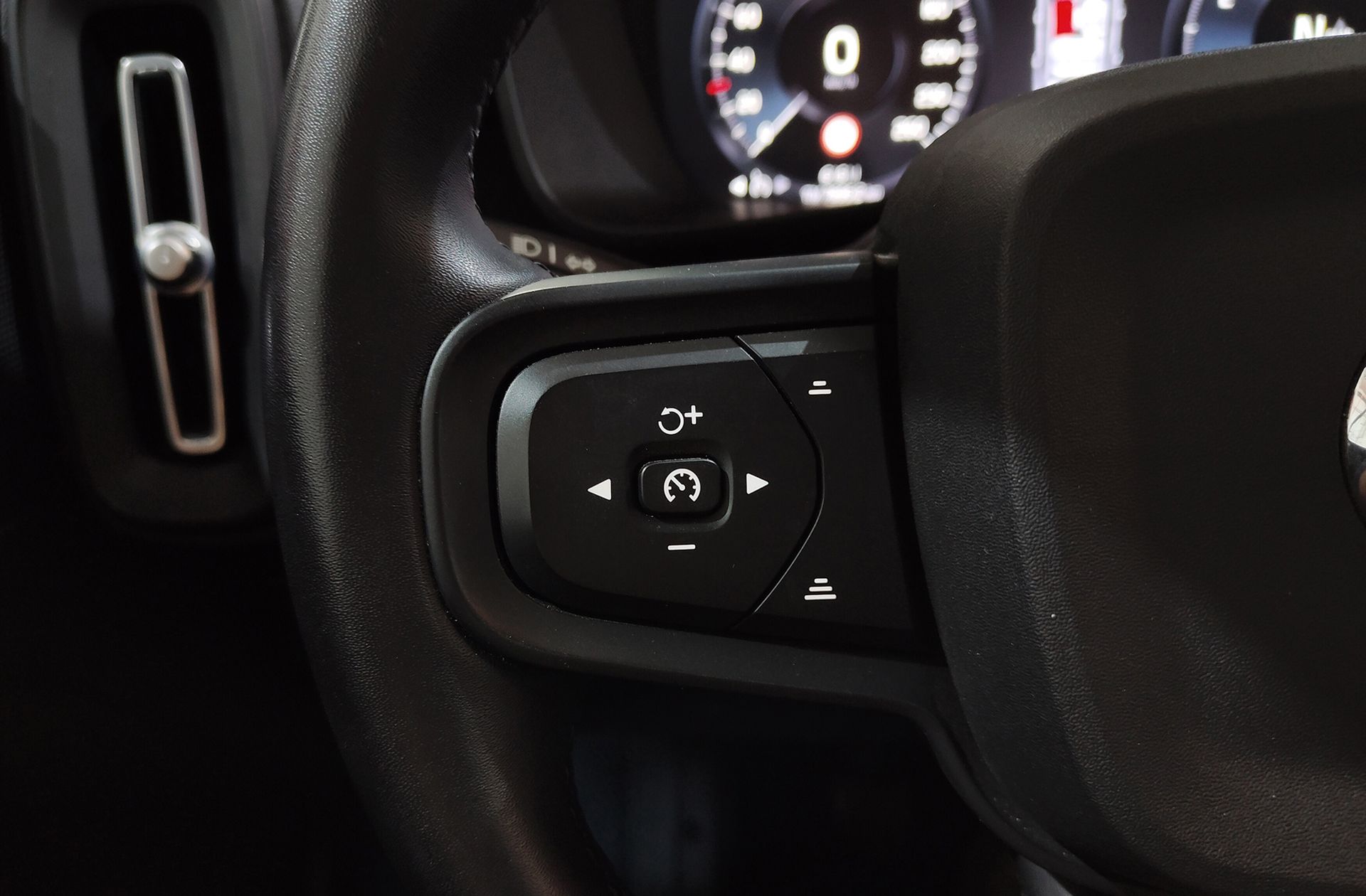Volvo XC40 T2 Essential - foto 28