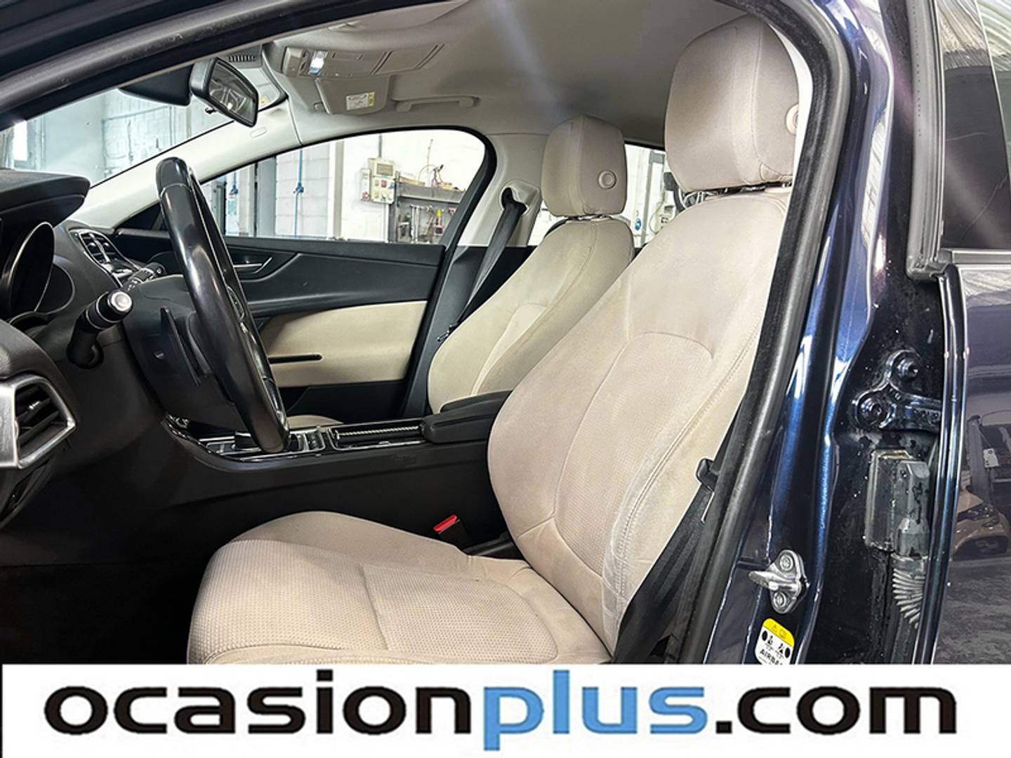 Foto Jaguar XE Jaguar XE 2.0 Diesel Pure RWD Auto (180 CV)