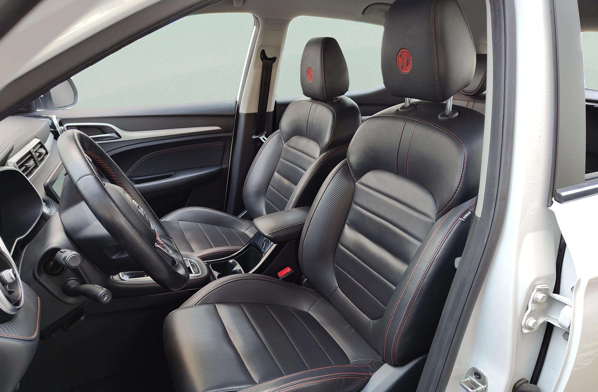 MG ZS 1.0T Luxury - foto 13