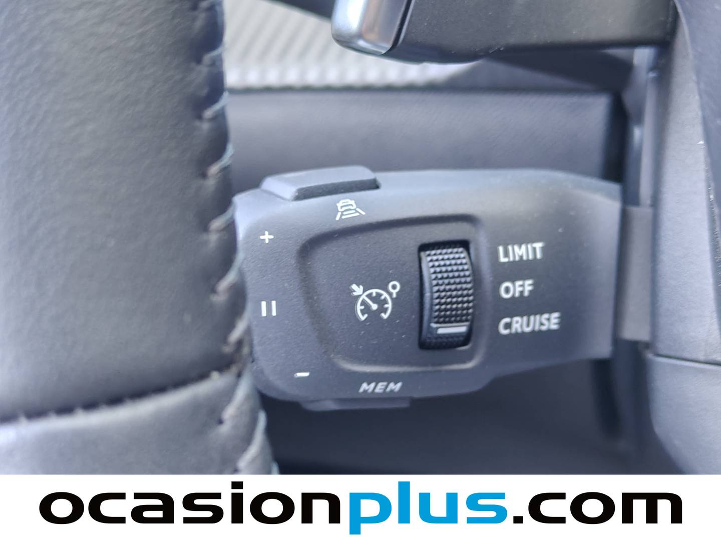 Foto Peugeot 2008 Peugeot 2008 Allure Hybrid eDCS6 (136 CV)