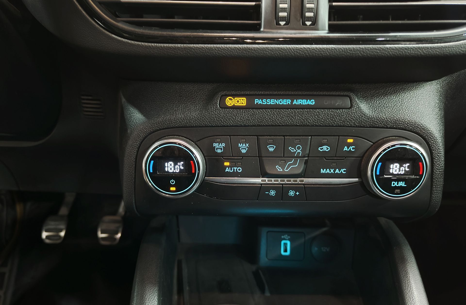 Ford Focus 1.0 EcoBoost MHEV ST-Line - foto 30