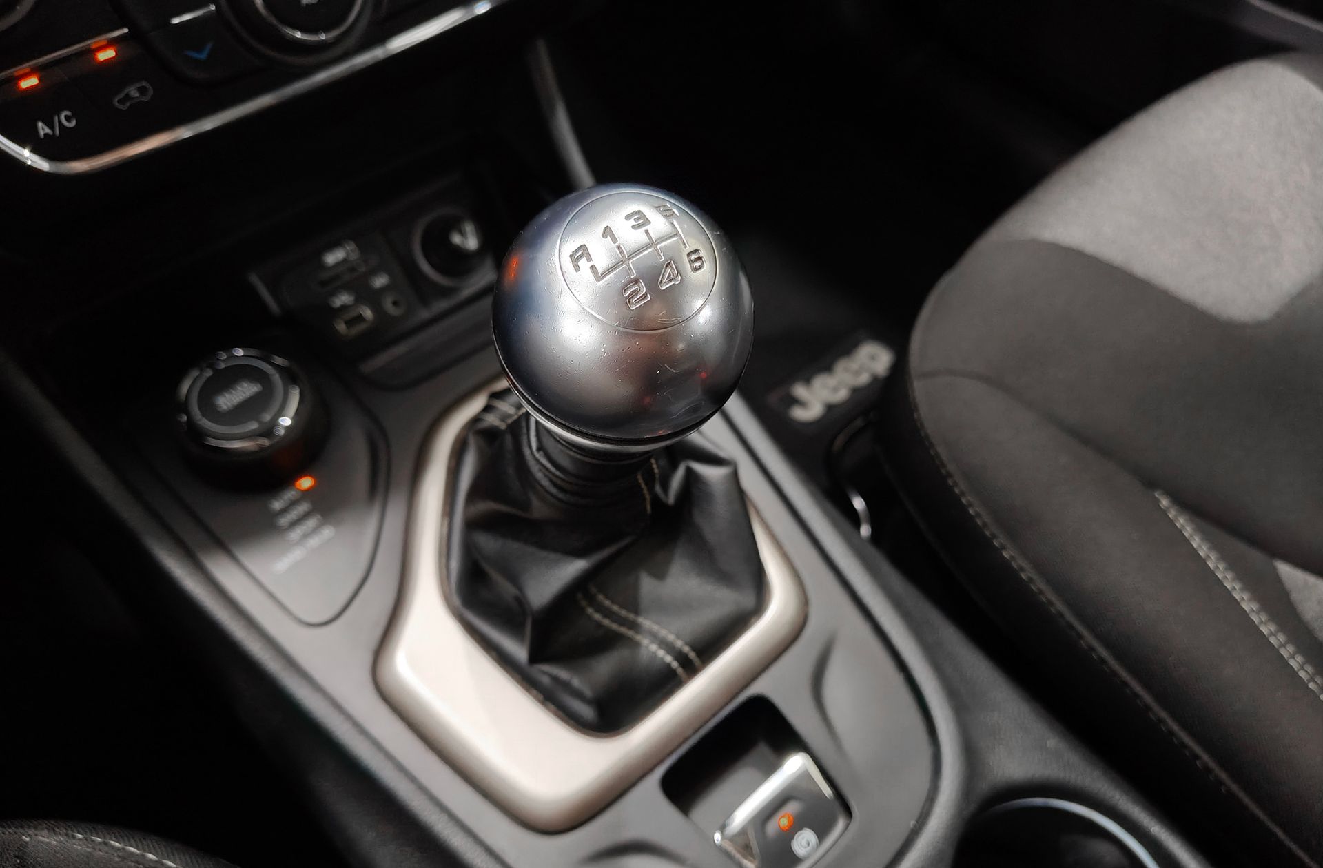 Jeep Cherokee 2.0 CRD Longitude 4x4 Active - foto 5
