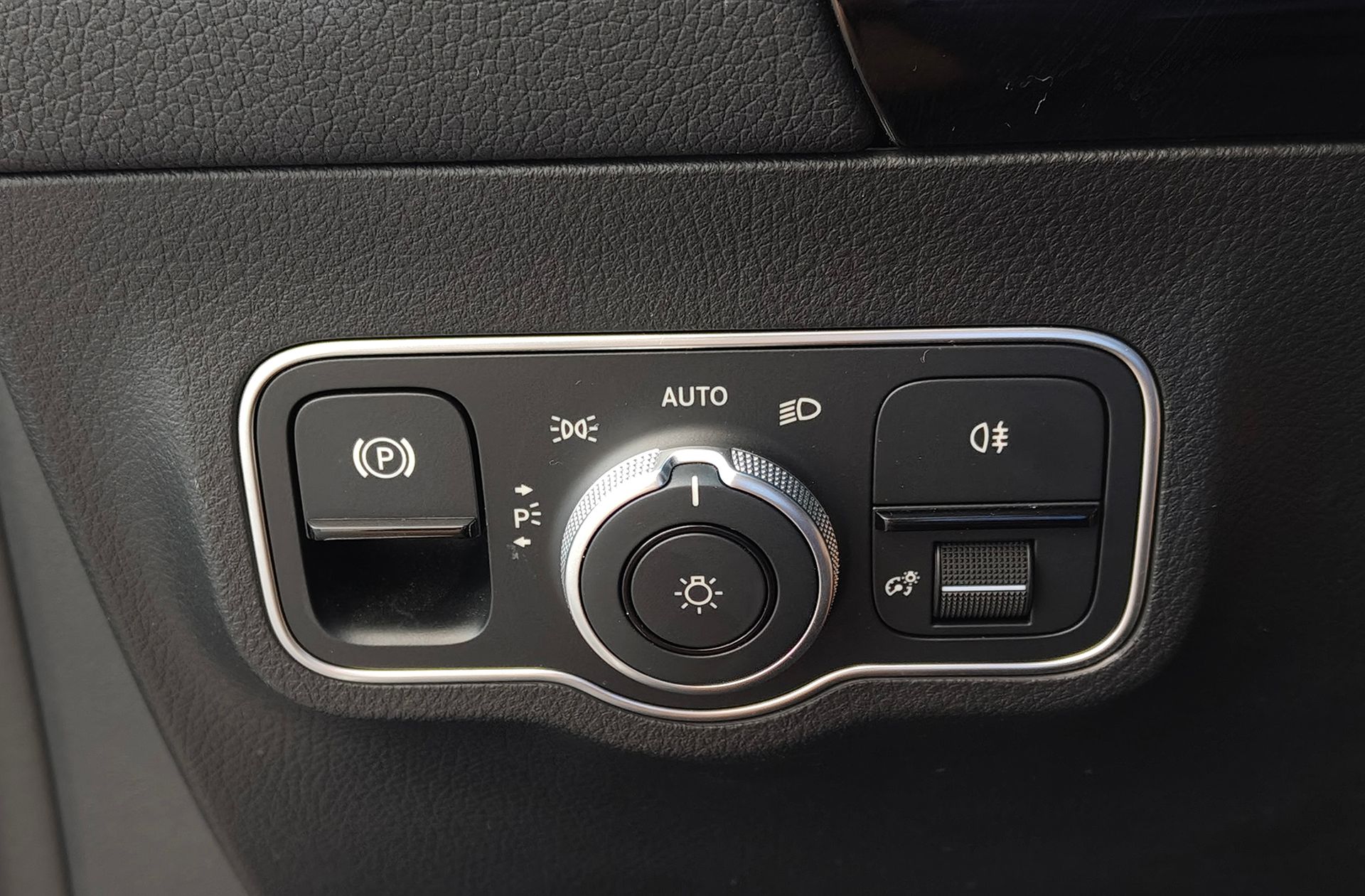 Mercedes-Benz GLA 180 - foto 14
