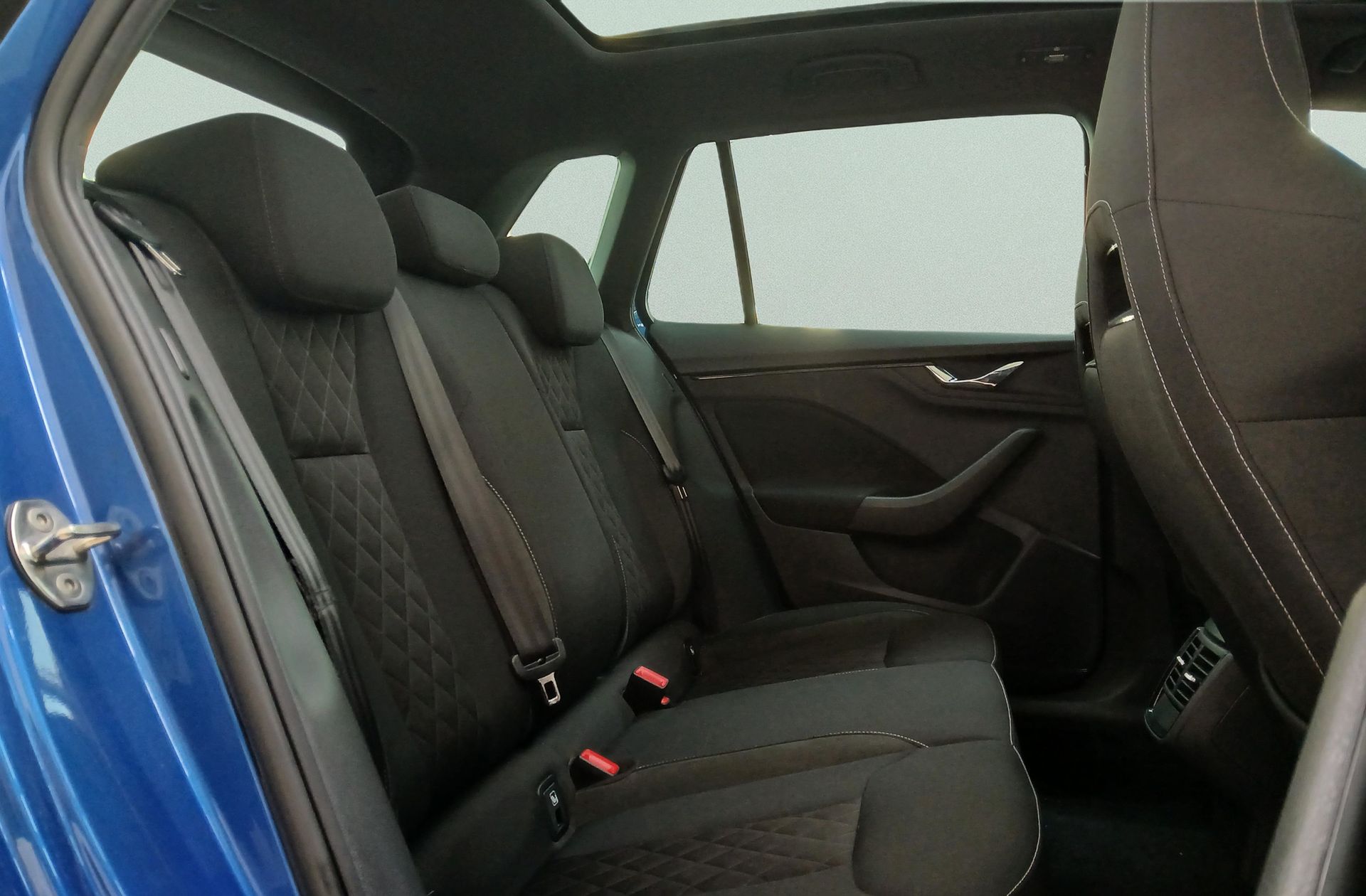 Škoda Kamiq 1.0 TSI Sport - foto 18