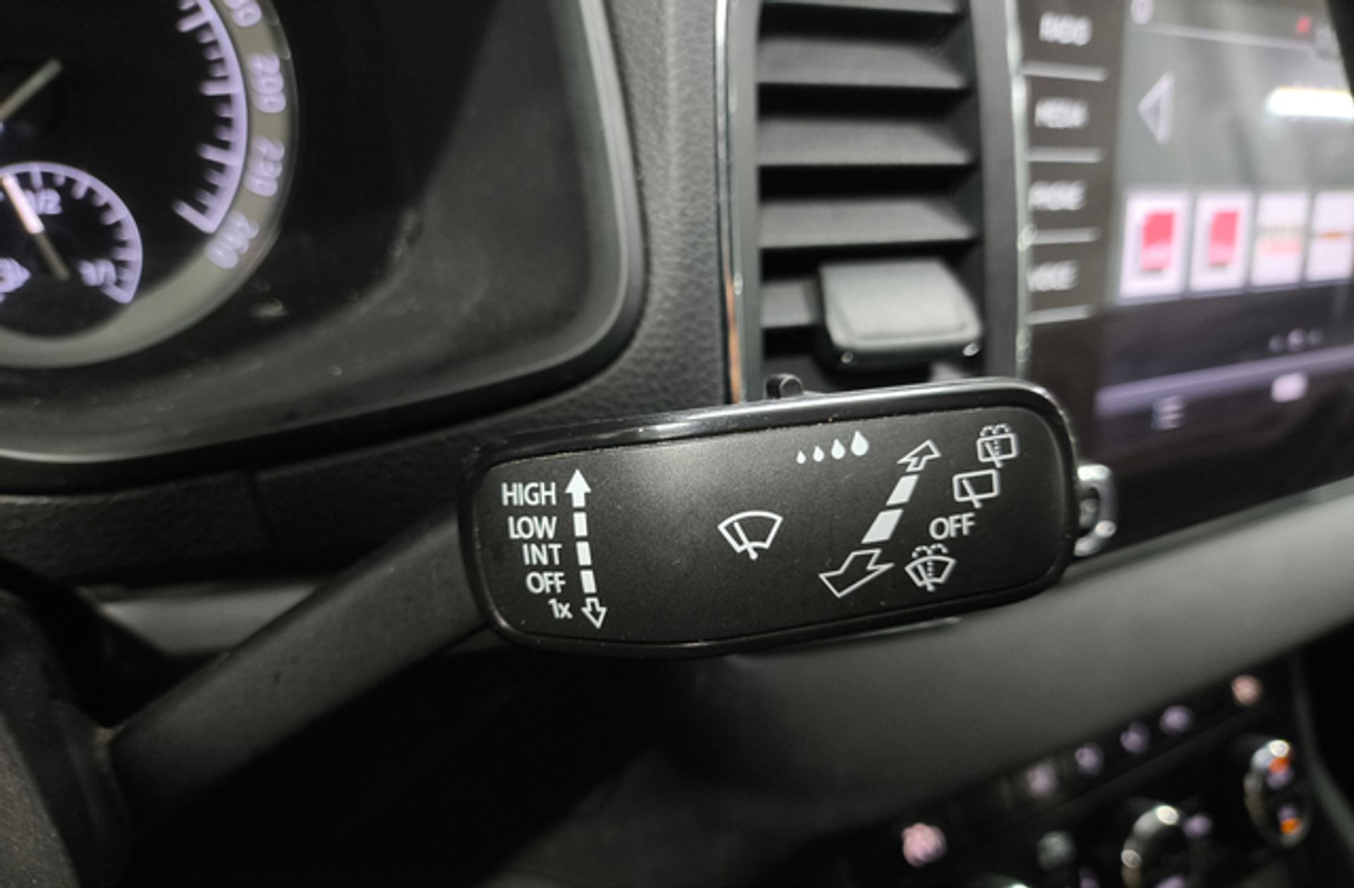 Škoda Karoq 1.6 TDI Ambition - foto 31