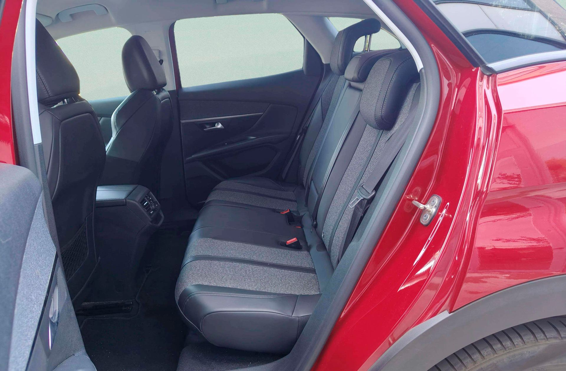 Peugeot 3008 BlueHDi 130 Allure - foto 11