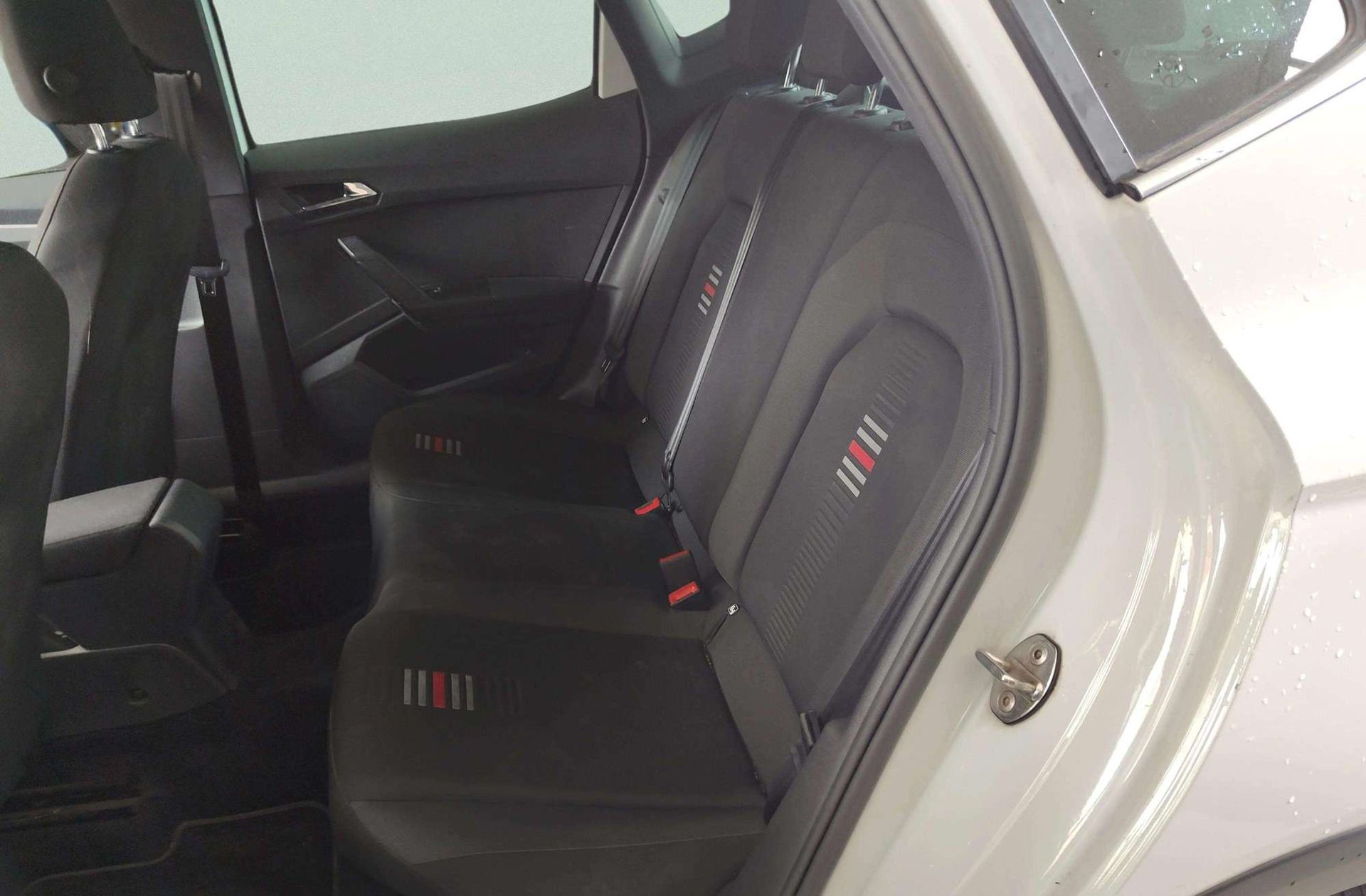 SEAT Arona 1.6 TDI Ecomotive FR - foto 13