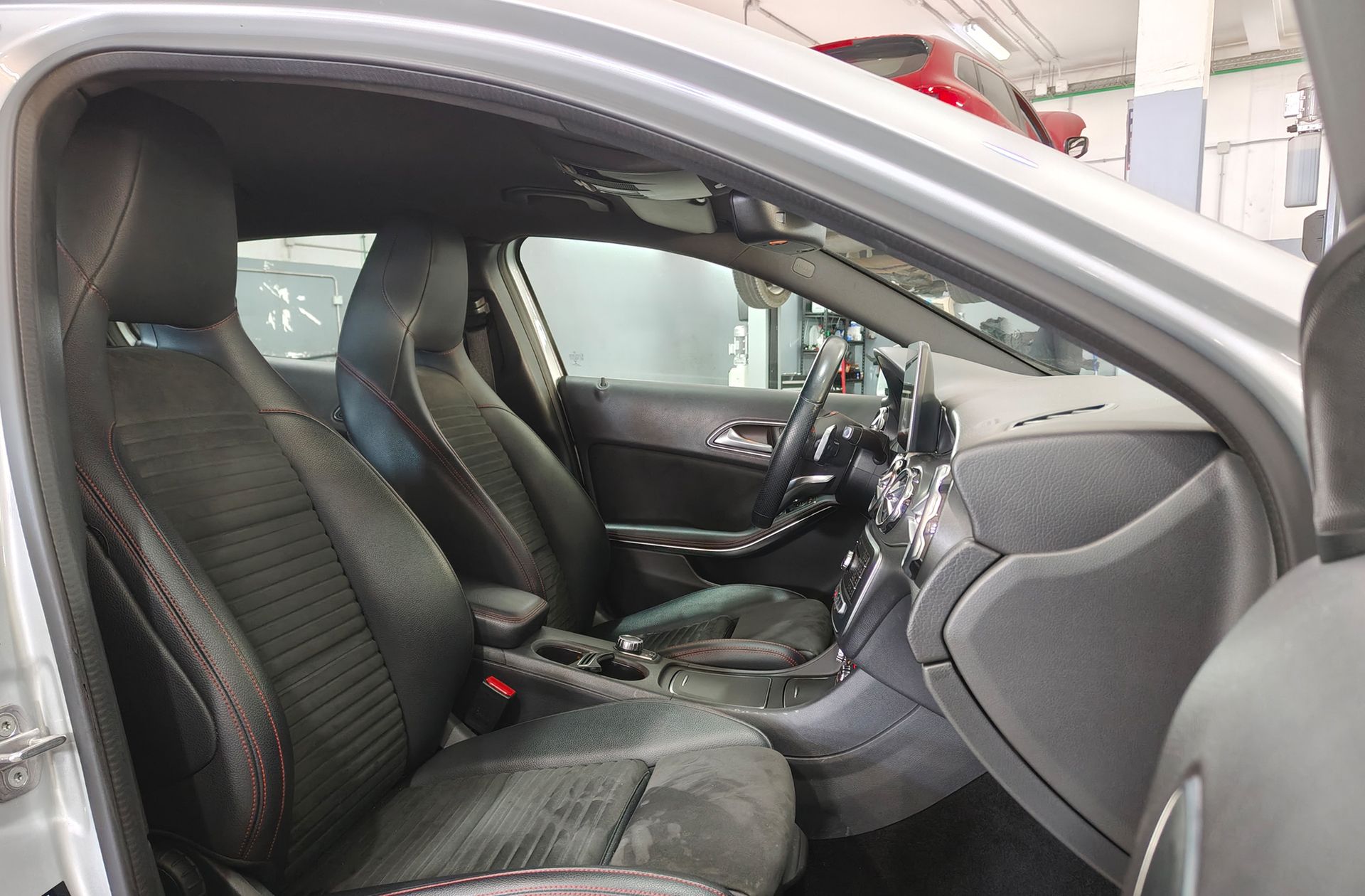 Mercedes-Benz GLA 180 Pack AMG - foto 19