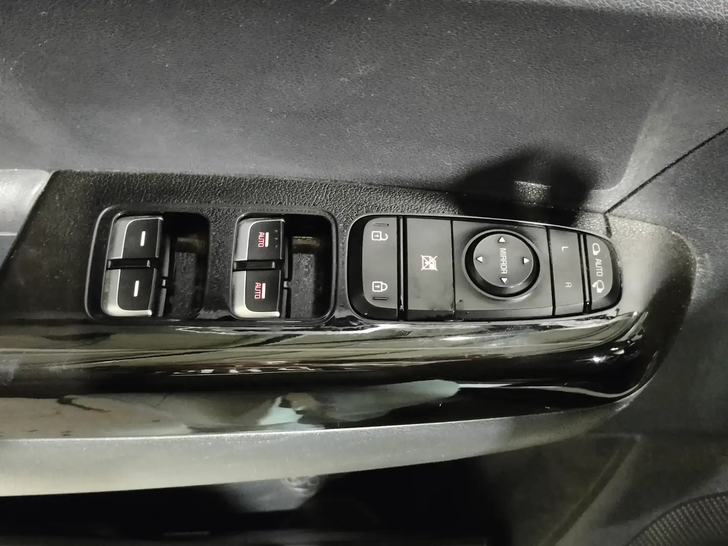 Foto KIA Sportage Kia Sportage 1.6 MHEV Black Edition (136 CV)