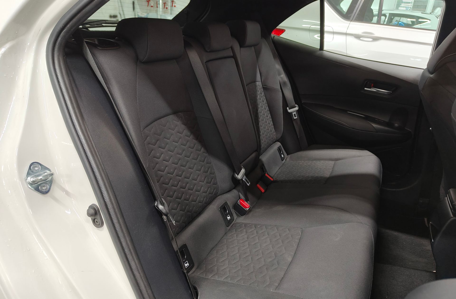 Toyota Corolla 180H Feel! E-CVT - foto 18