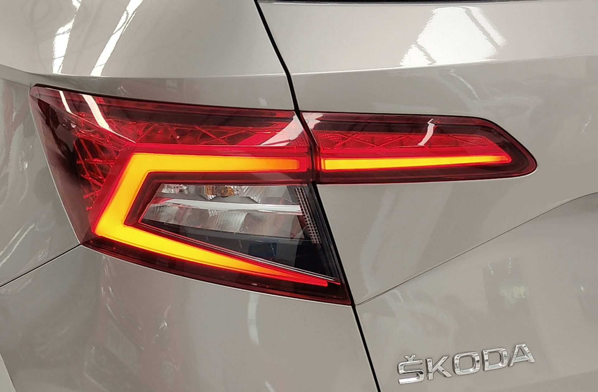 Škoda Karoq 1.5 TSI ACT Ambition DSG - foto 17