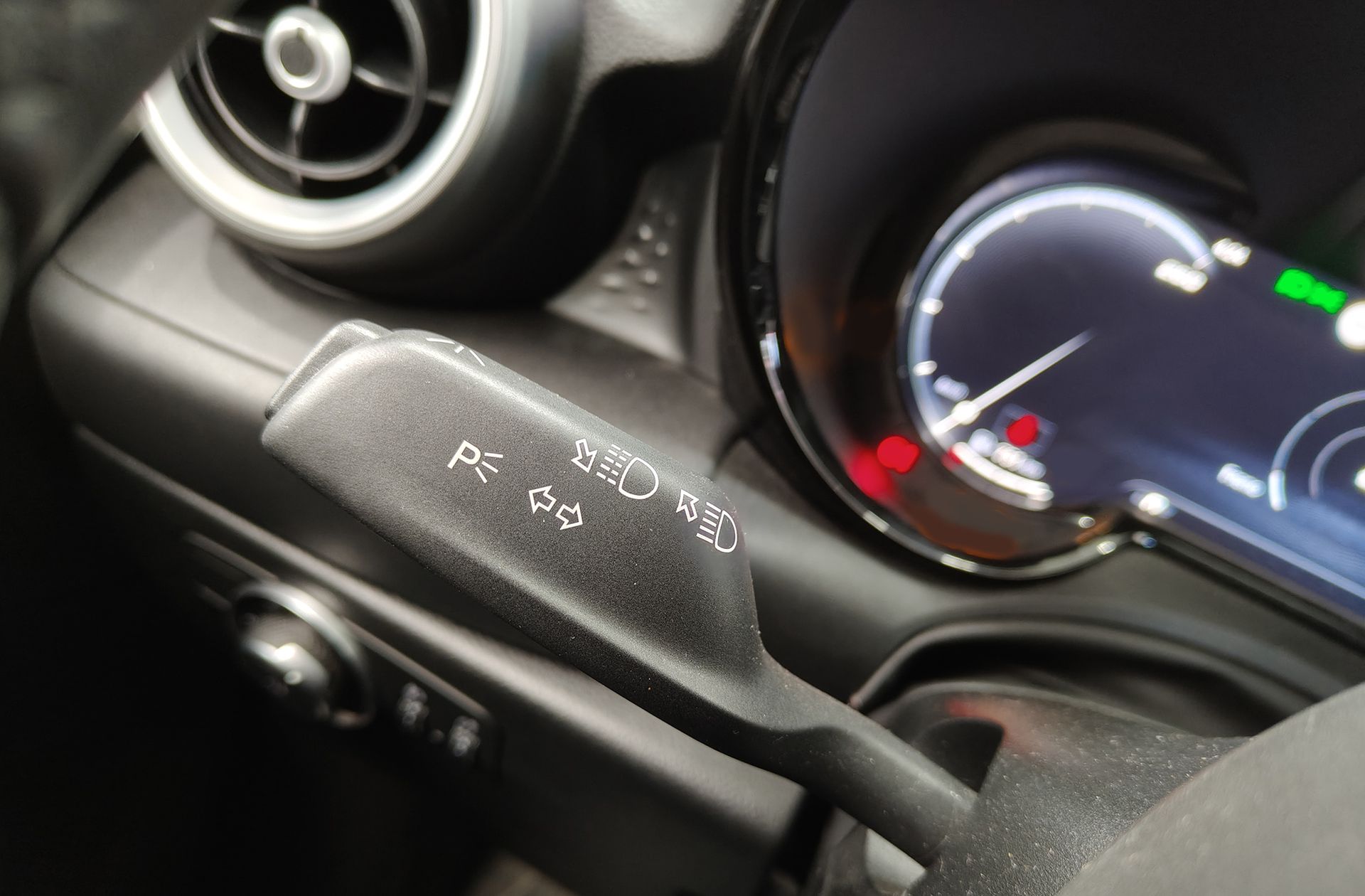Alfa Romeo Tonale 1.5 MHEV Sprint FWD - foto 24