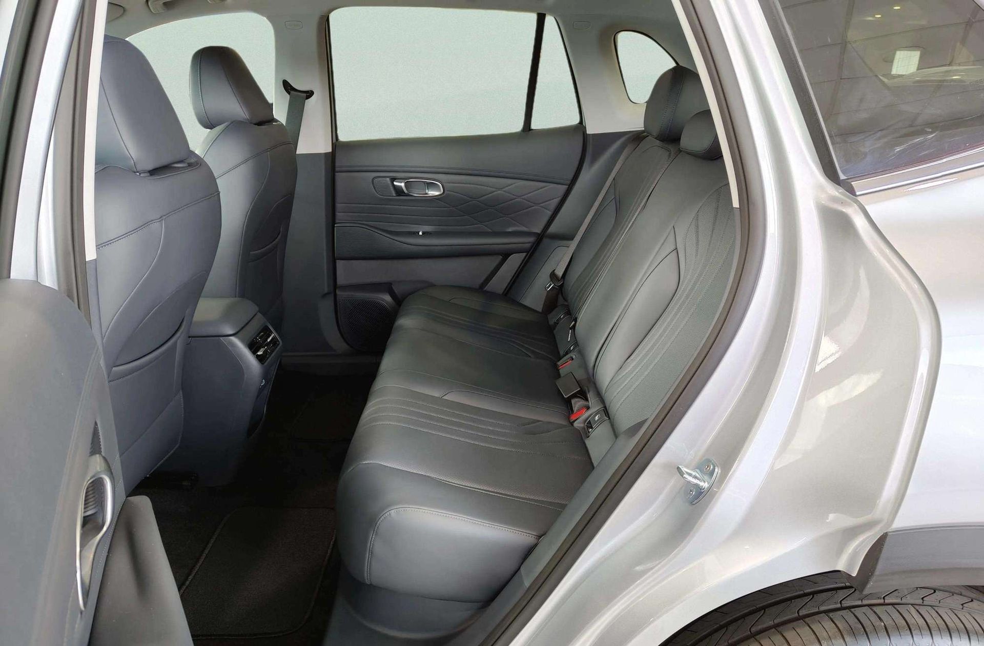 Geely Starray EM-i 1.5 PHEV Pro - foto 16