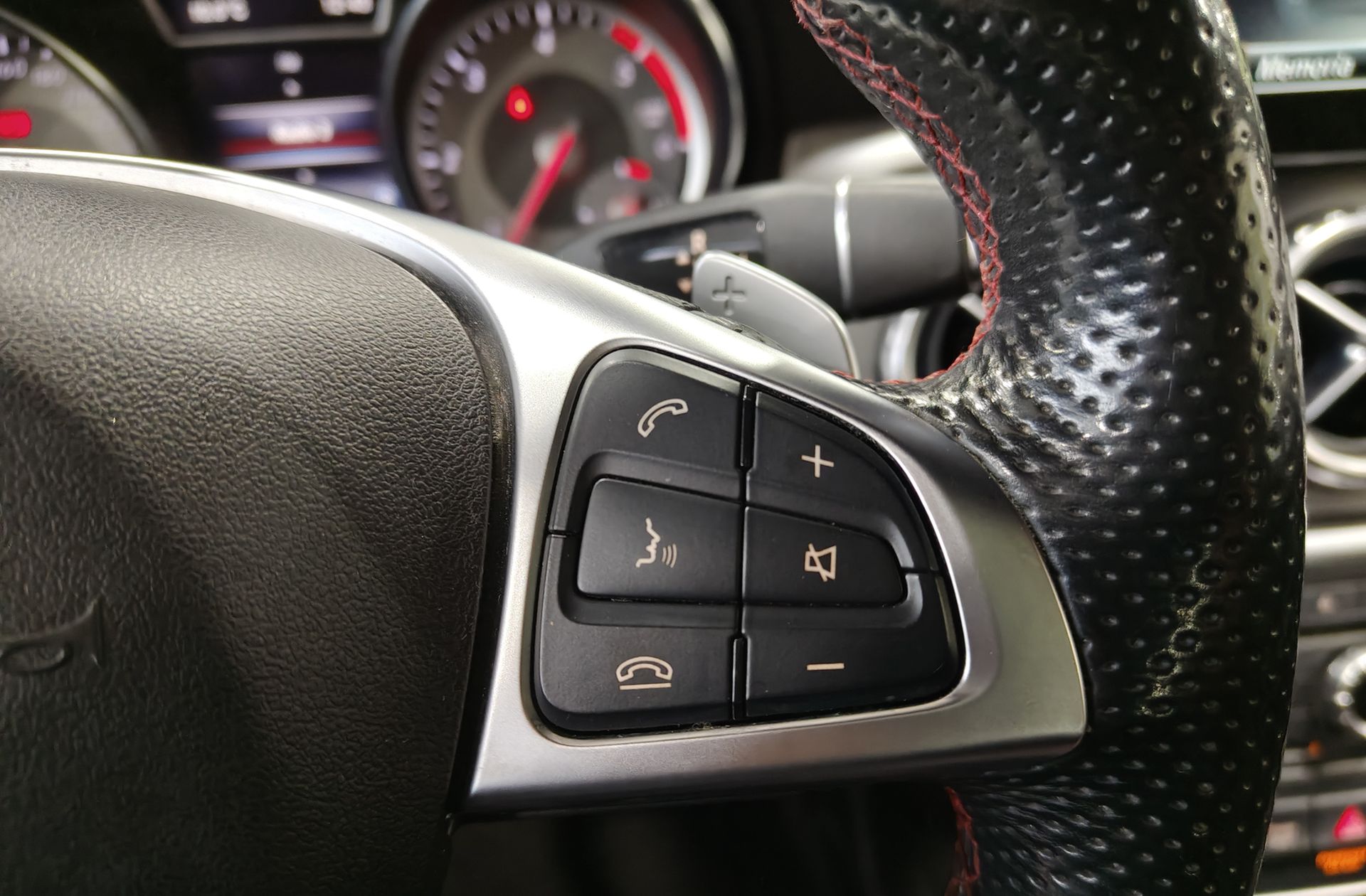 Mercedes-Benz GLA 220 d AMG Line 4Matic - foto 29