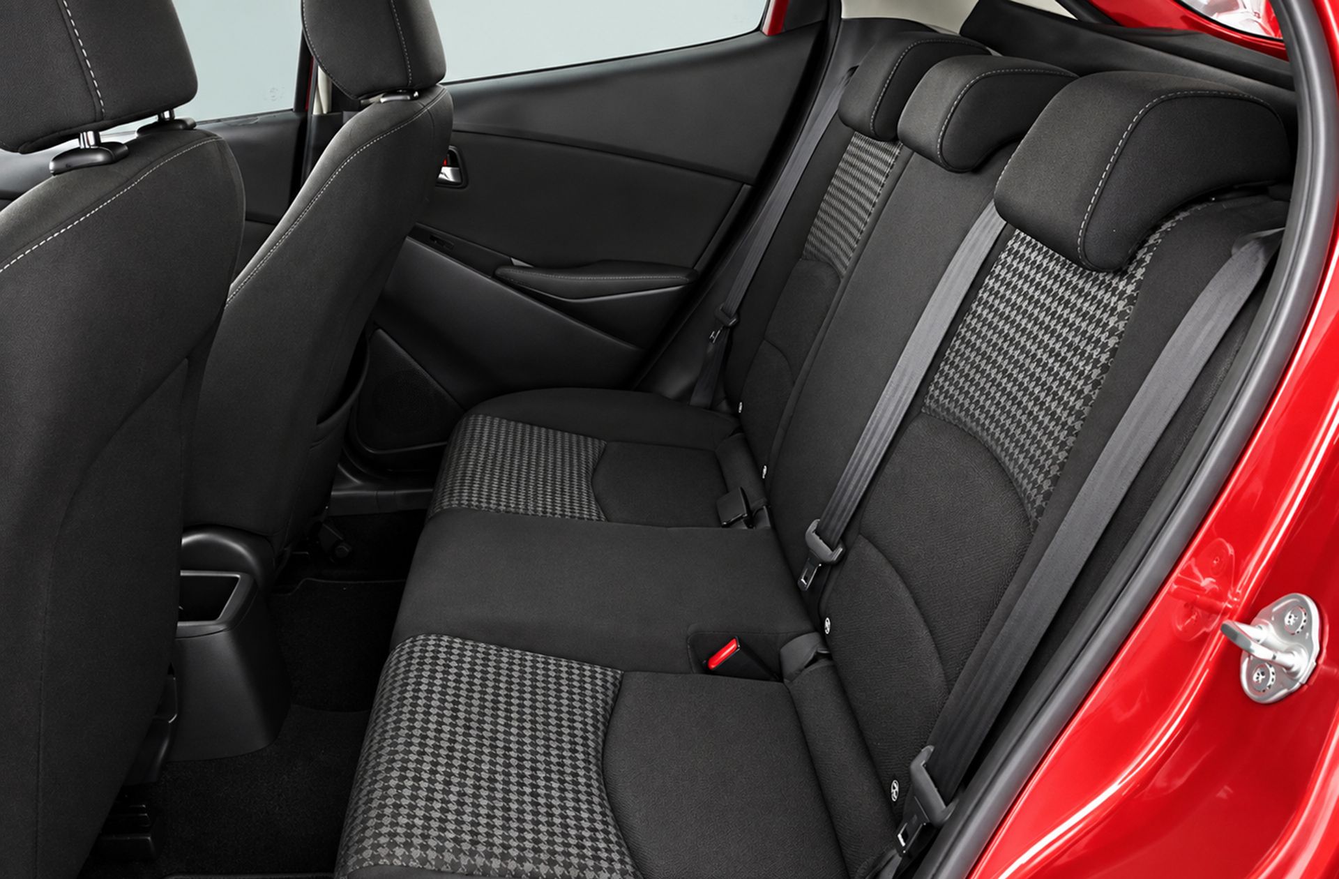 Mazda2 1.5 GE Black Tech Edition - foto 11
