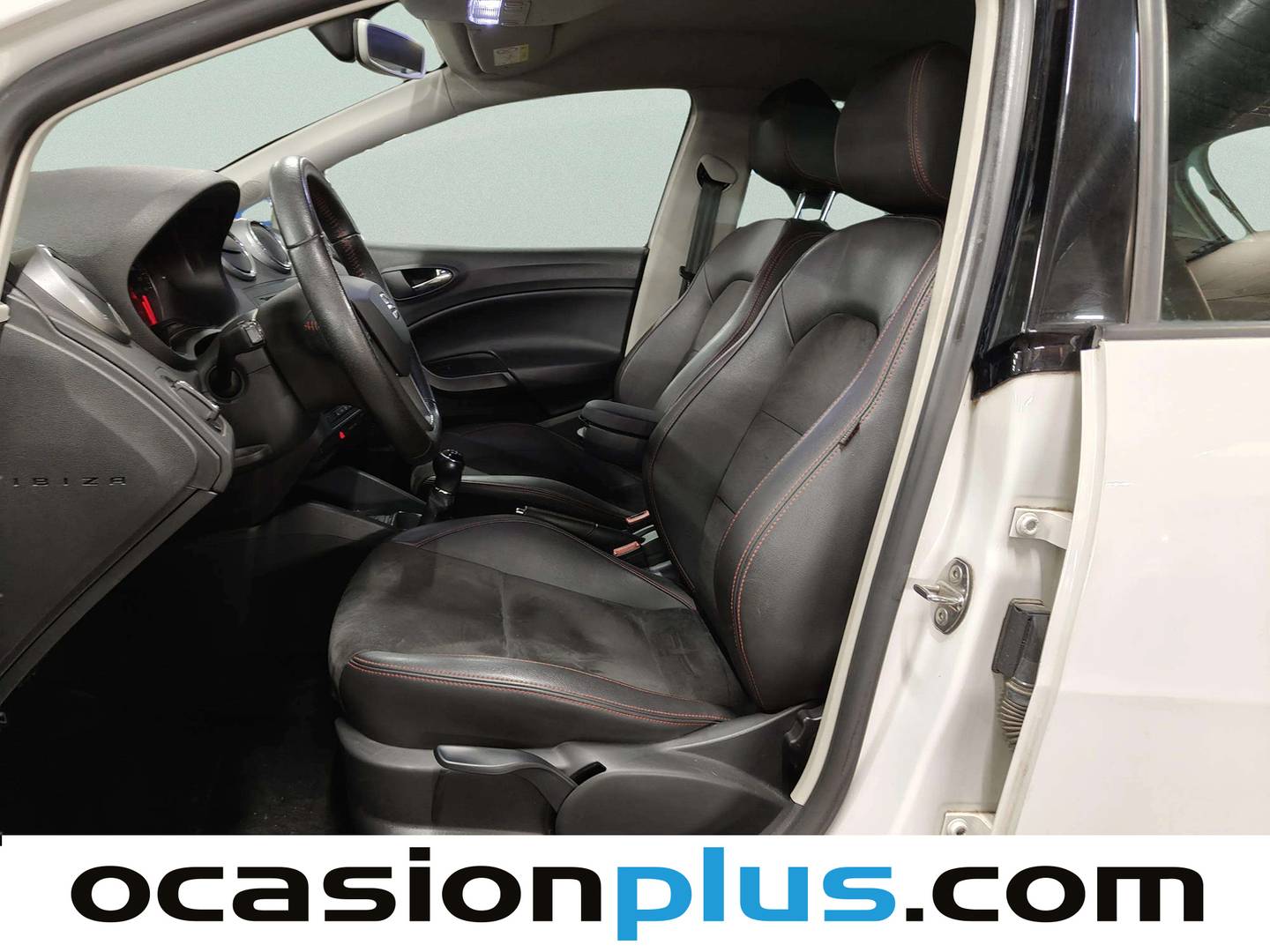 Foto asientos delanteros Seat Ibiza Seat Ibiza 1.4 TDI FR Crono (105 CV)