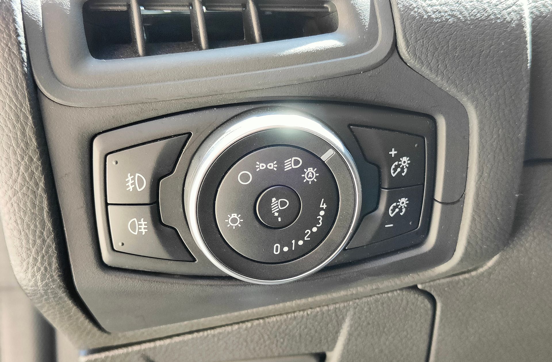 Ford Focus 1.0 EcoBoost Business - foto 24