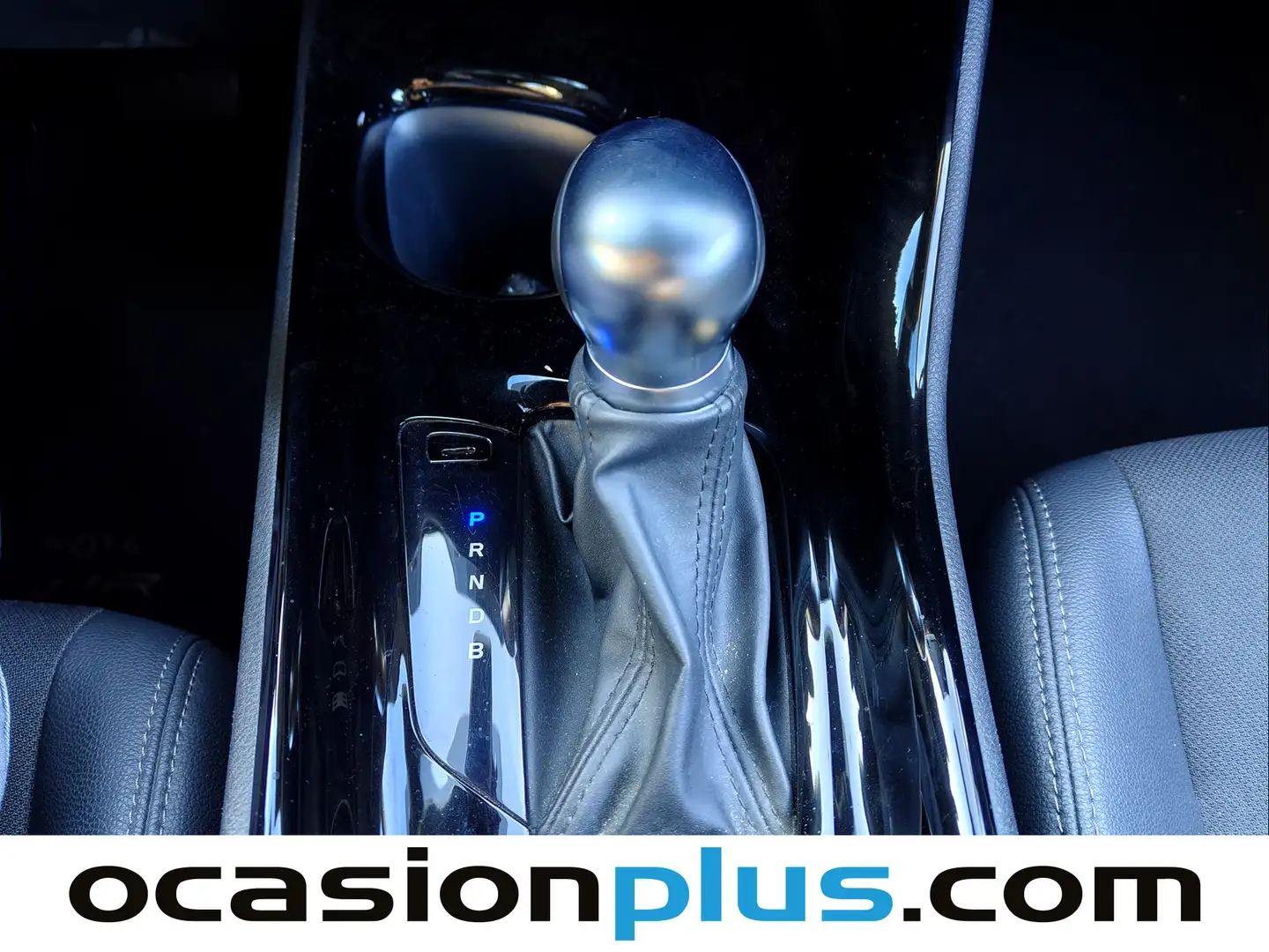 Foto Toyota C-HR Toyota C-HR 1.8 125H Advance (122 CV)