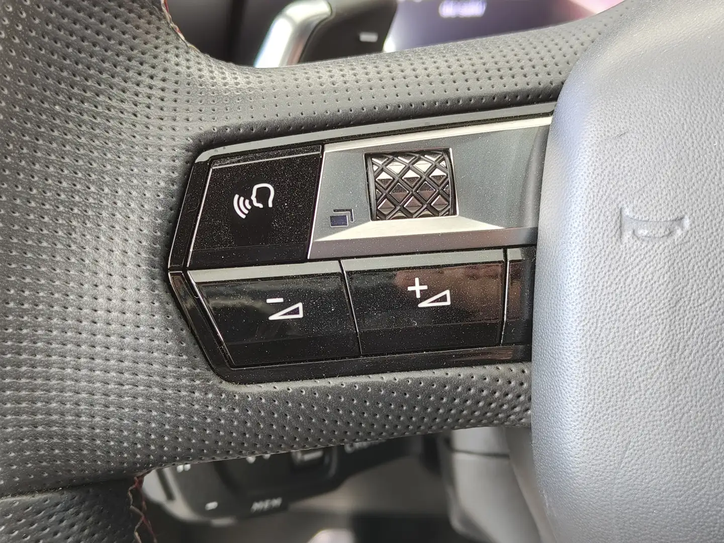 Foto DS DS 7 DS DS7 Crossback BlueHDi 130 Performance Line Auto (130 CV)