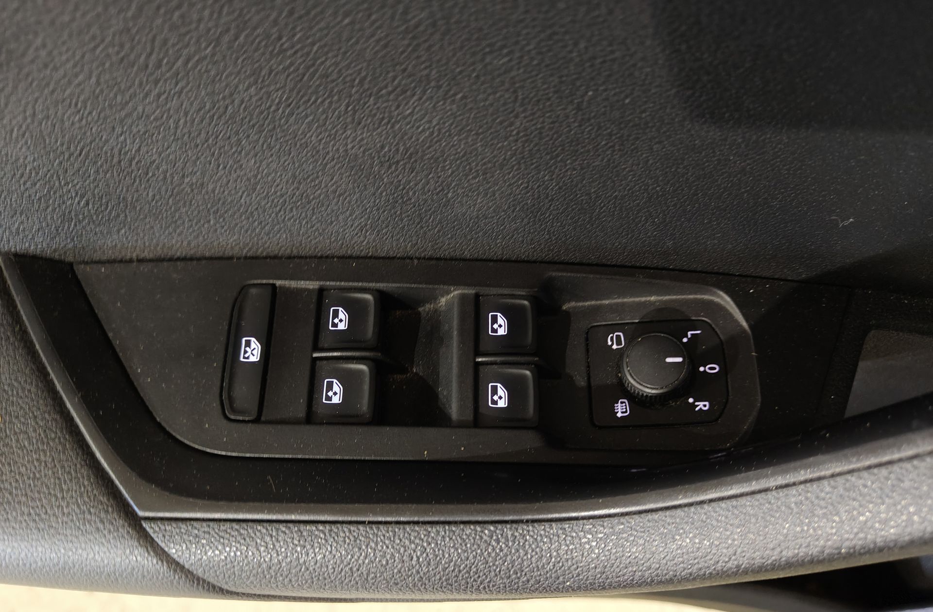 Škoda Karoq 2.0 TDI Ambition - foto 19