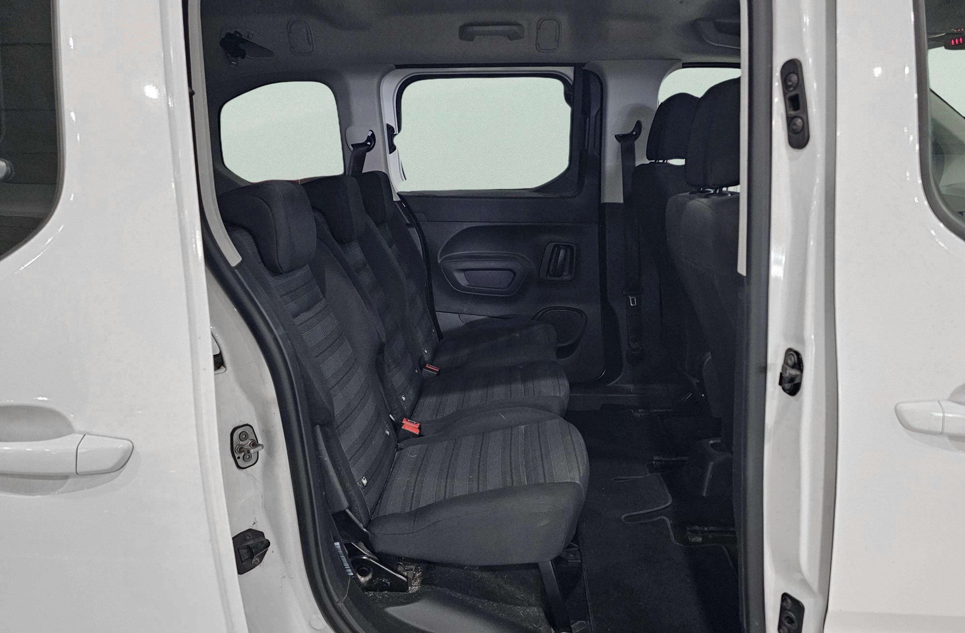 Opel Combo 1.5 TD Selective L - foto 17