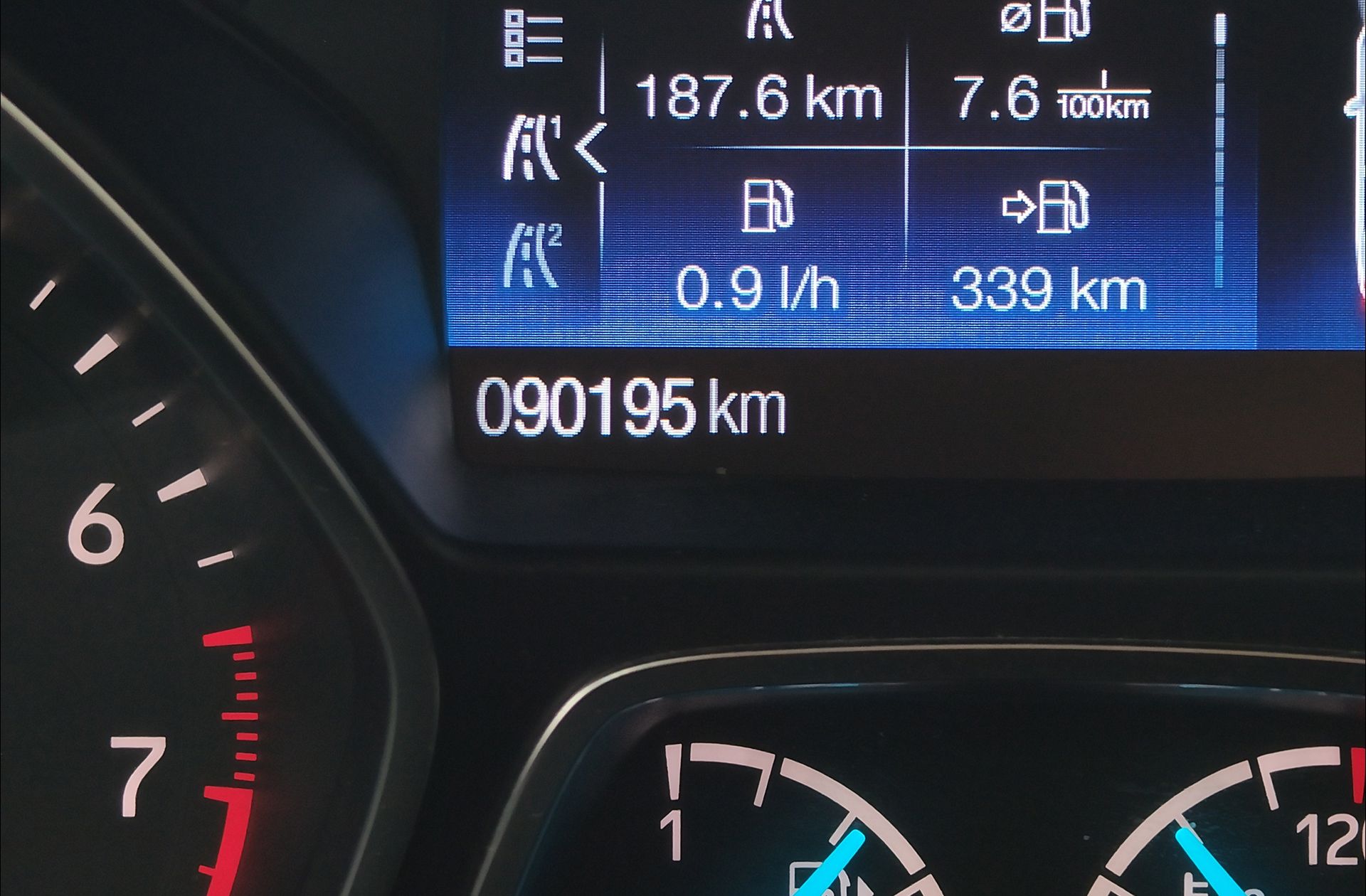 Ford Kuga 1.5 EcoBoost Trend+ 4x2 - foto 12