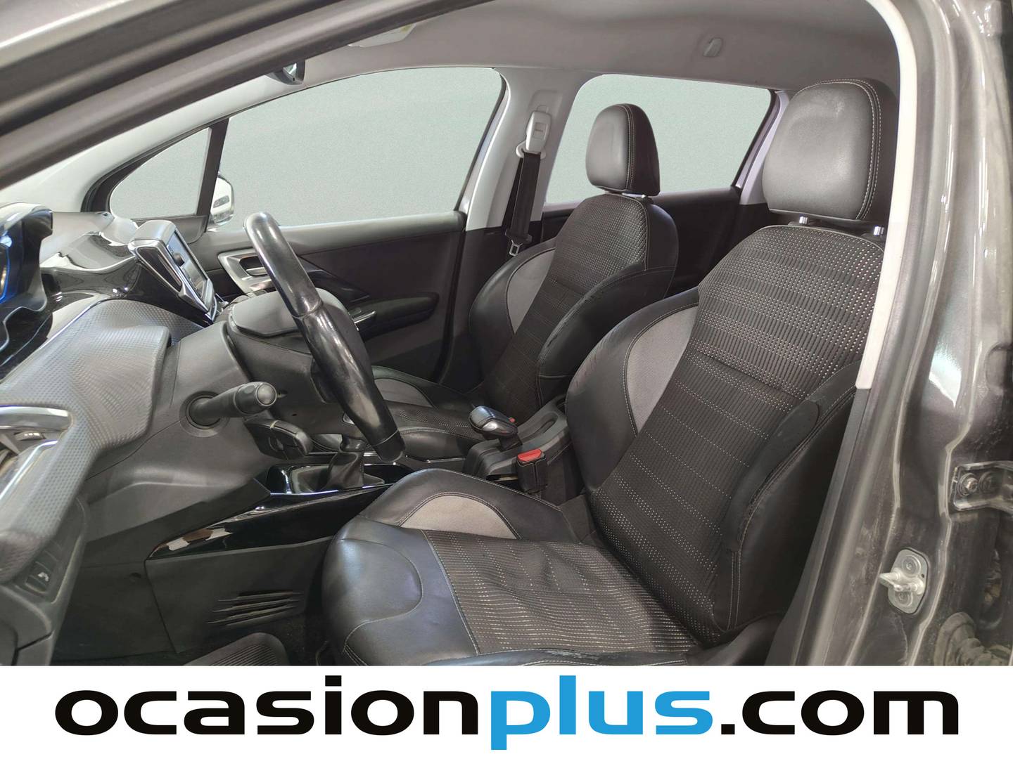 Foto asientos delanteros Peugeot 2008 Peugeot 2008 BlueHDi 100 Allure (100 CV)