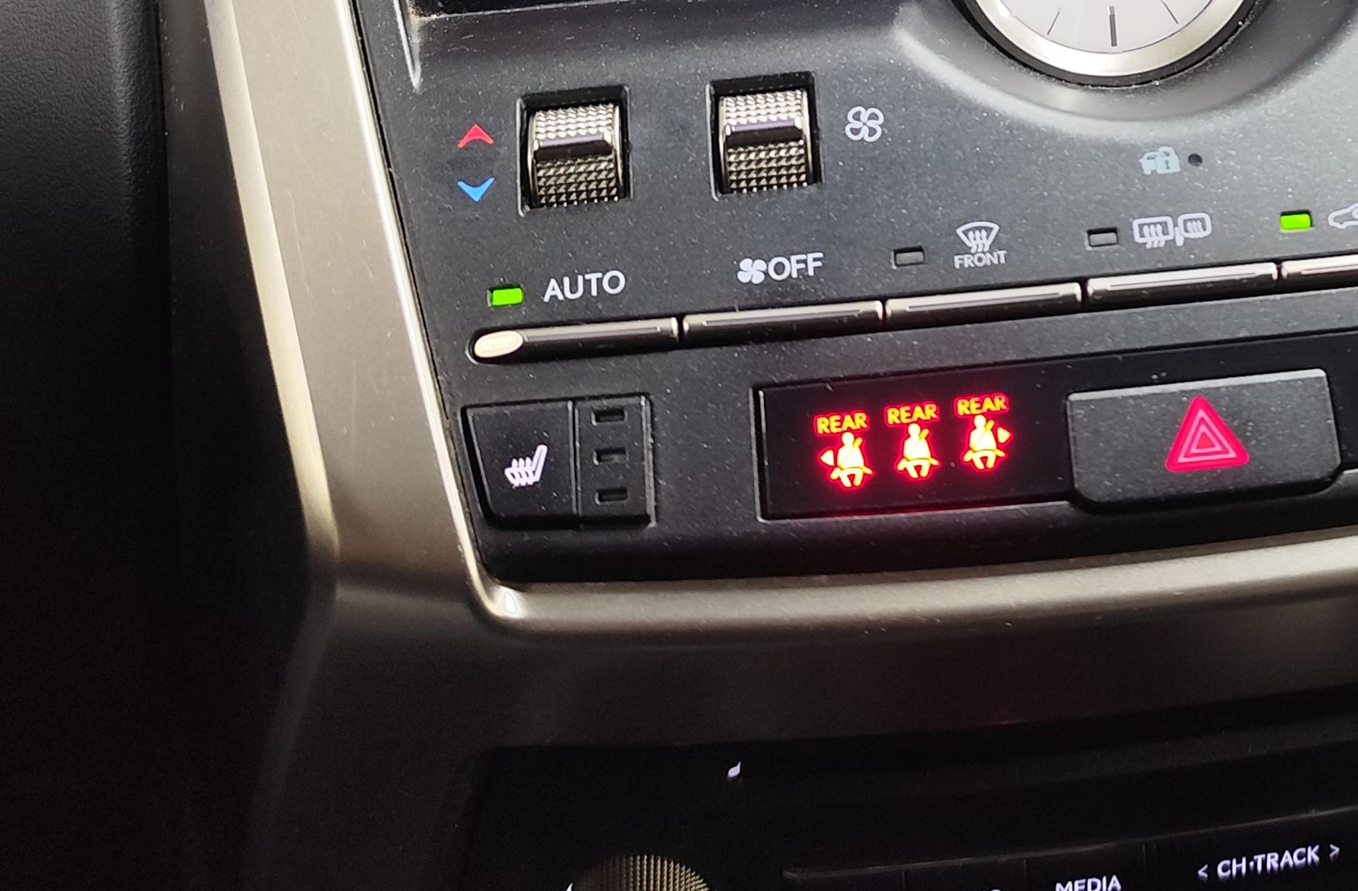 Lexus NX 300h Premium 2WD - foto 6