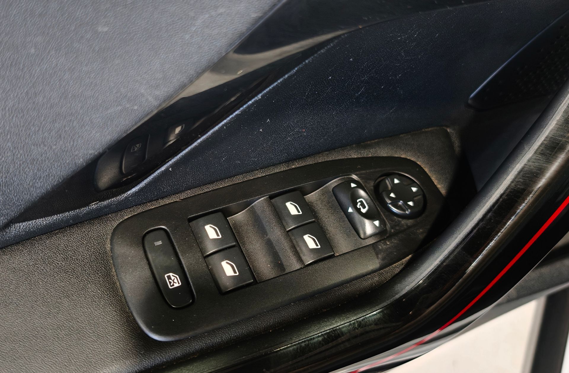 Peugeot 2008 PureTech 130 GT Line - foto 33