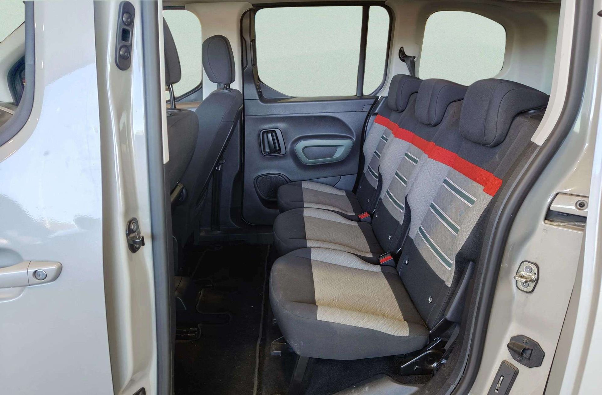 Citroën Berlingo BlueHDi 100 Talla M Shine - foto 13